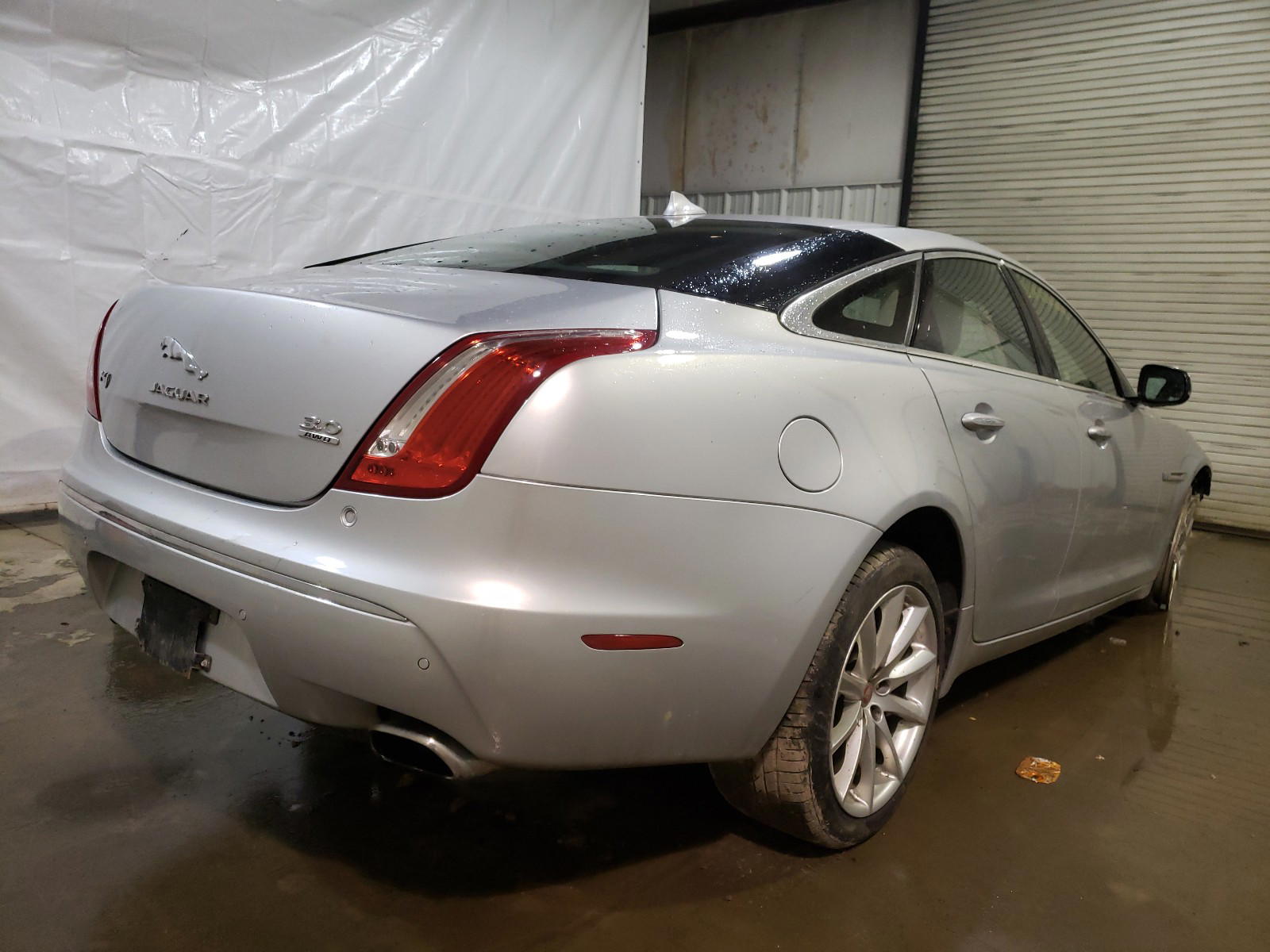 Photo 4 from auction – 2014 JAGUAR XJ with VIN SAJWJ1CD4E8V61212