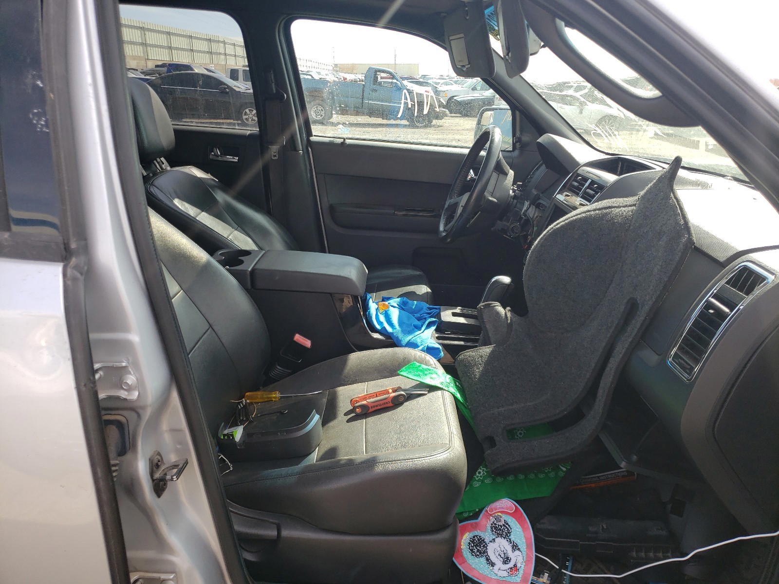Photo 5 from auction – 2011 FORD ESCAPE LIM with VIN 1FMCU0EG4BKB65026