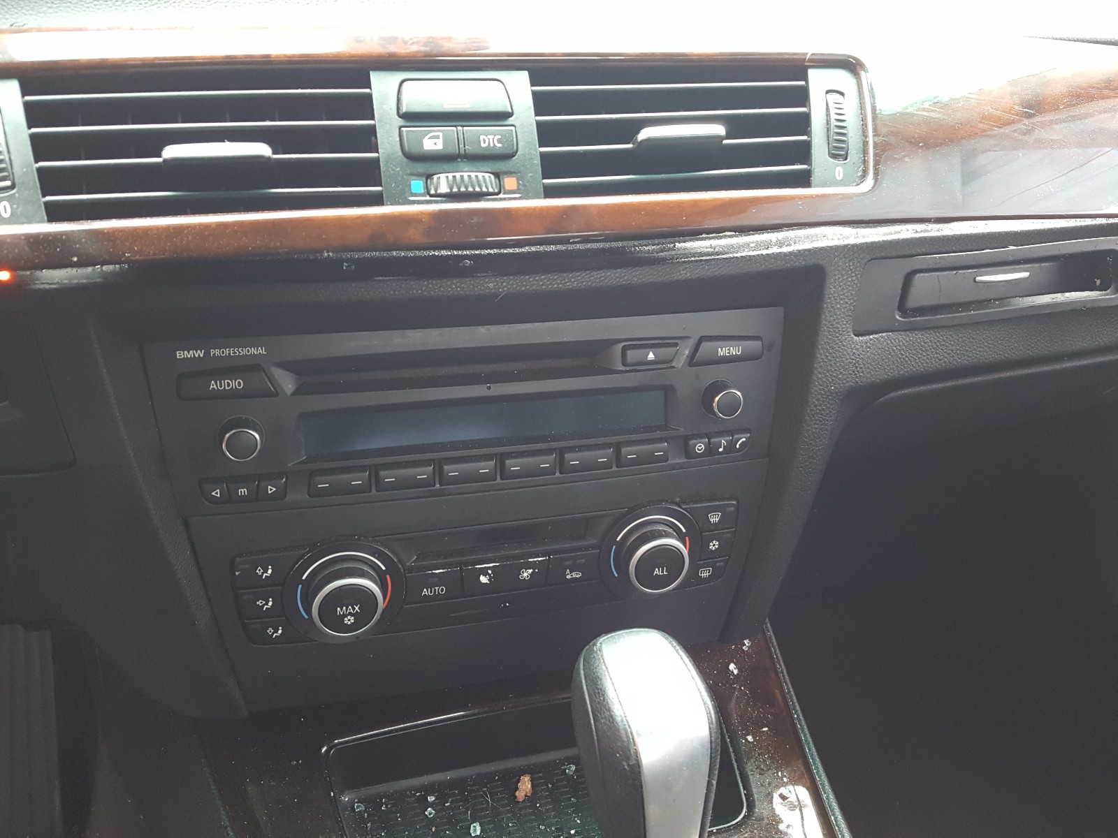 Photo 9 from auction – 2010 BMW 335 I with VIN WBAPM7G58ANL89467