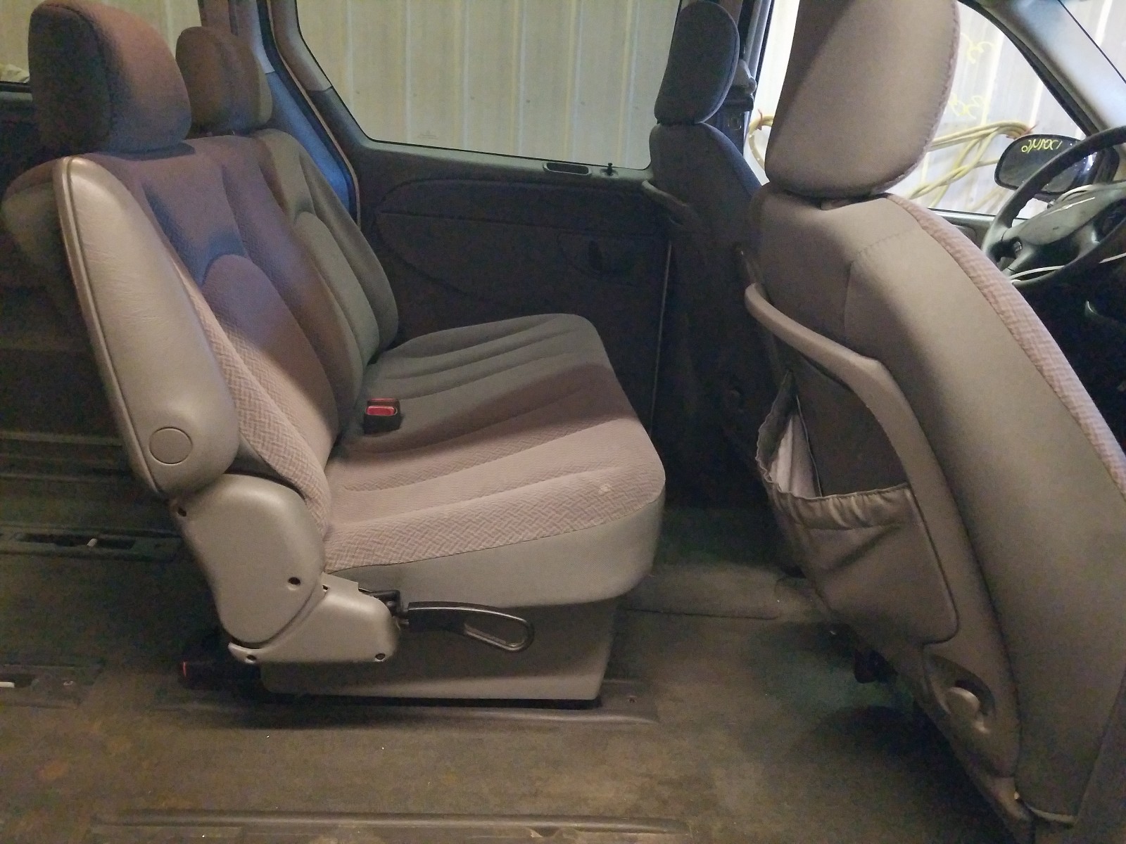 Photo 6 from auction – 2007 CHRYSLER TOWN & COU with VIN 1A4GJ45R47B155279