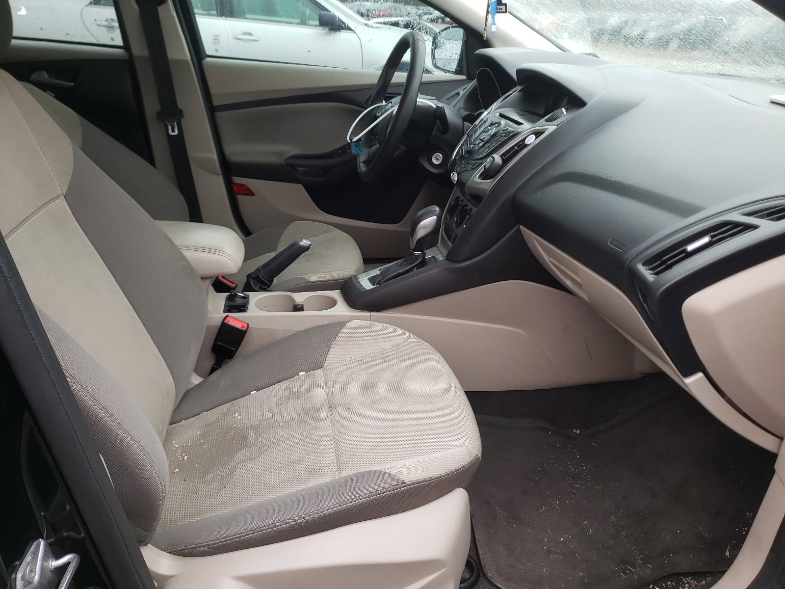 Zdjęcie 5 z aukcji – 2014 FORD FOCUS SE z VIN 1FADP3F24EL218140