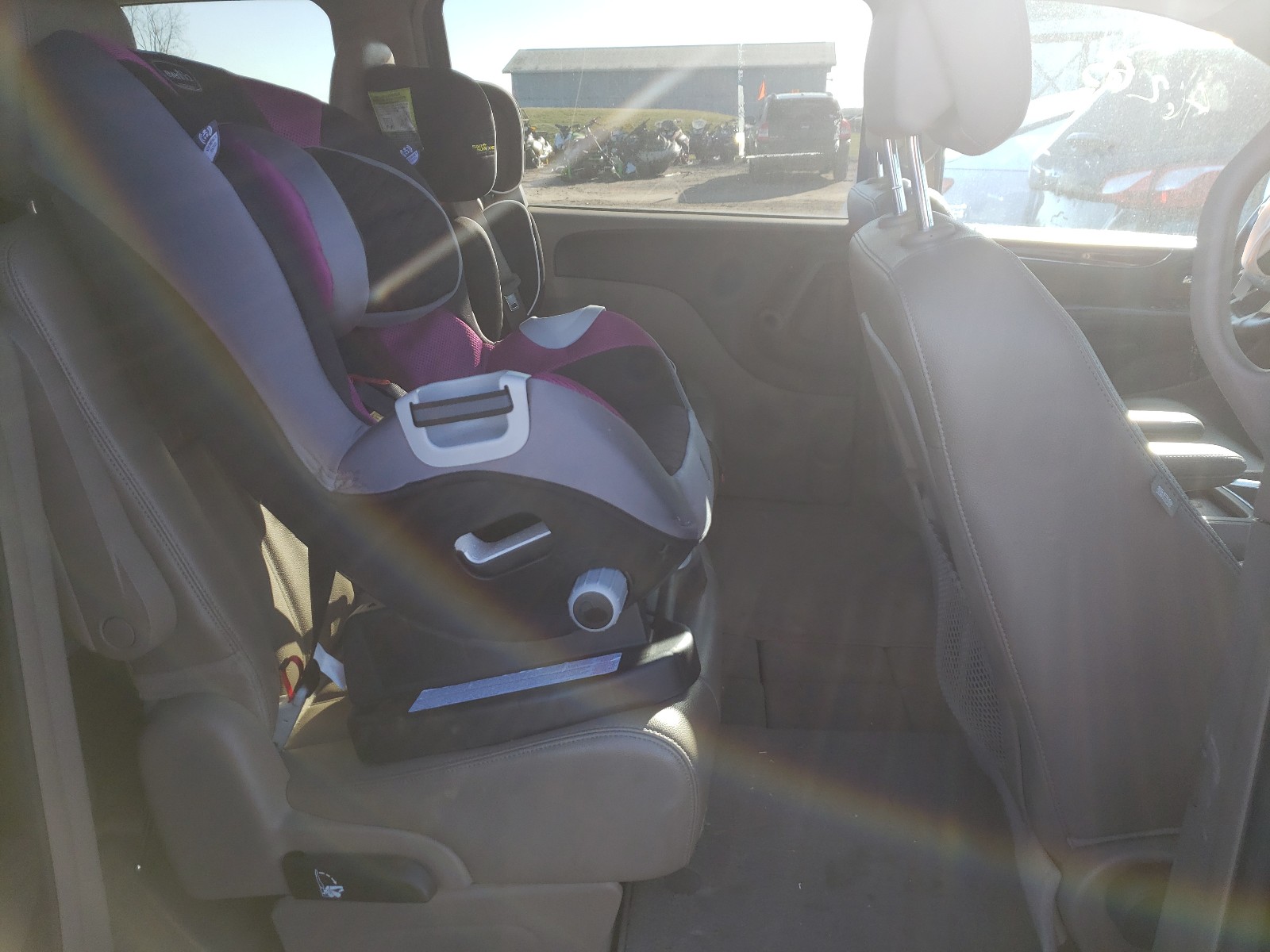 Photo 6 from auction – 2014 CHRYSLER TOWN & COU with VIN 2C4RC1BGXER191843