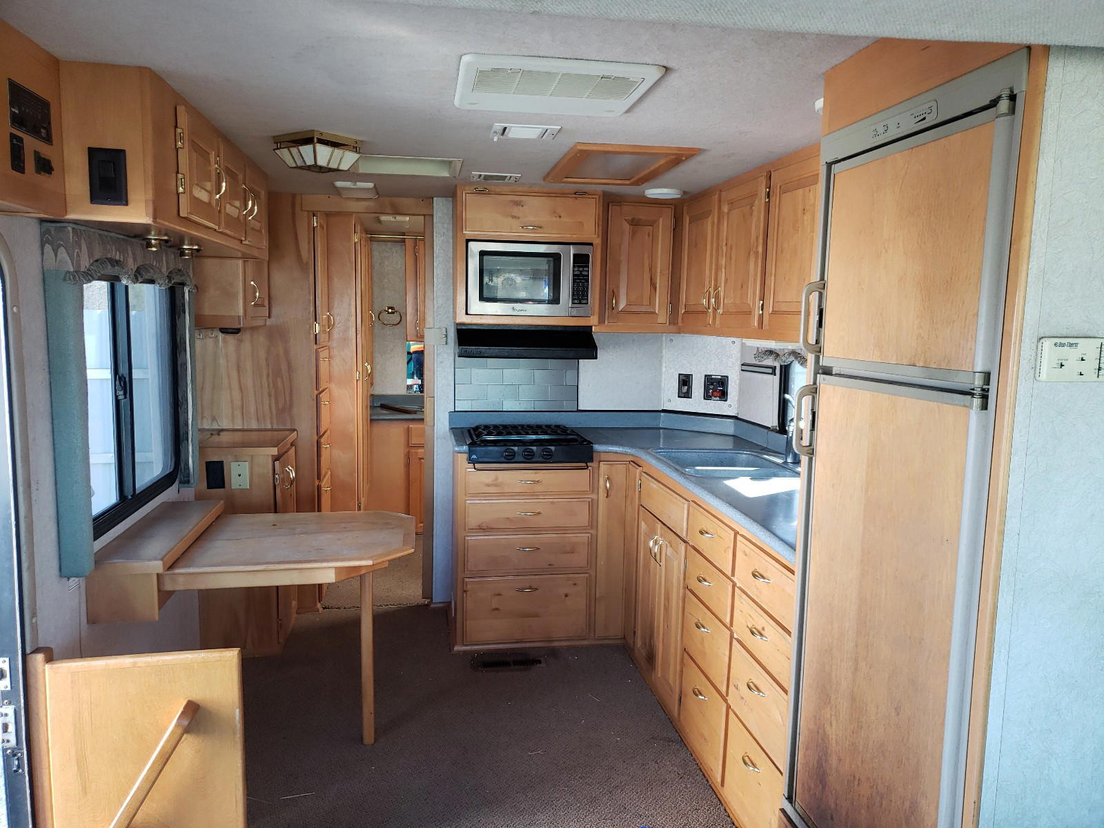 Photo 6 from auction – 2001 SAFA MOTORHOME with VIN 5B4LP37J0Y3318595