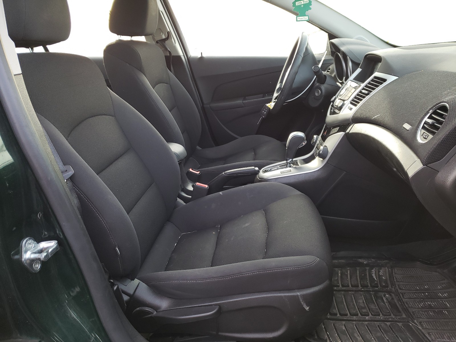 Photo 15 from auction – 2015 CHEVROLET CRUZE LT with VIN 1G1PC5SB9F7266952