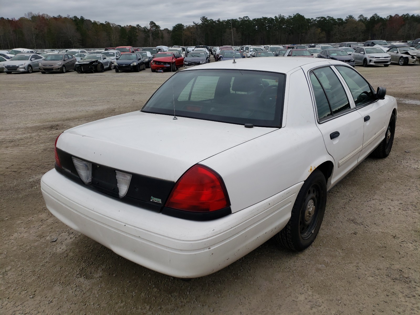 Photo 4 from auction – 2010 FORD CROWN VICT with VIN 2FABP7BV3AX101936