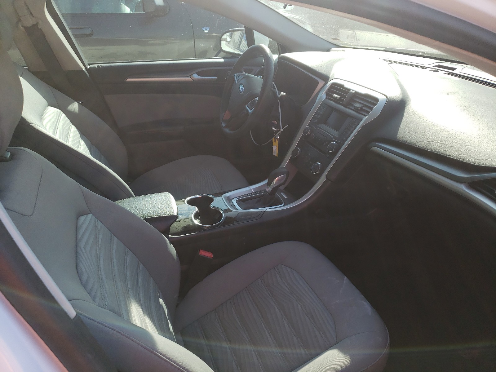Photo 5 from auction – 2016 FORD FUSION S with VIN 3FA6P0G77GR242759
