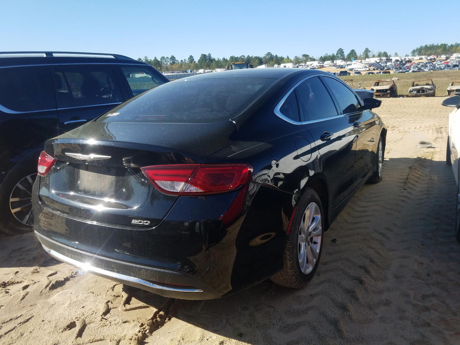 Photo 4 from auction – 2015 CHRYSLER 200 LIMITE with VIN 1C3CCCAB6FN653194