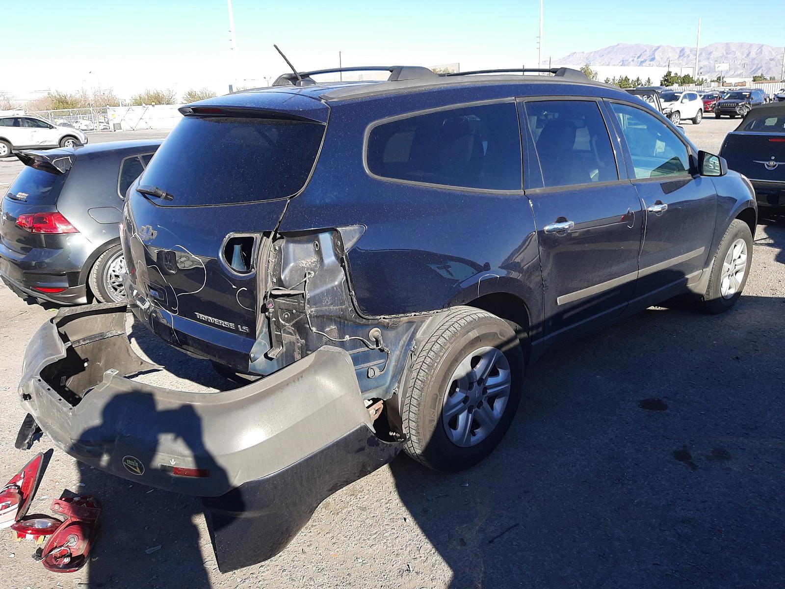 Photo 4 from auction – 2011 CHEVROLET TRAVERSE L with VIN 1GNKVFED5BJ144933