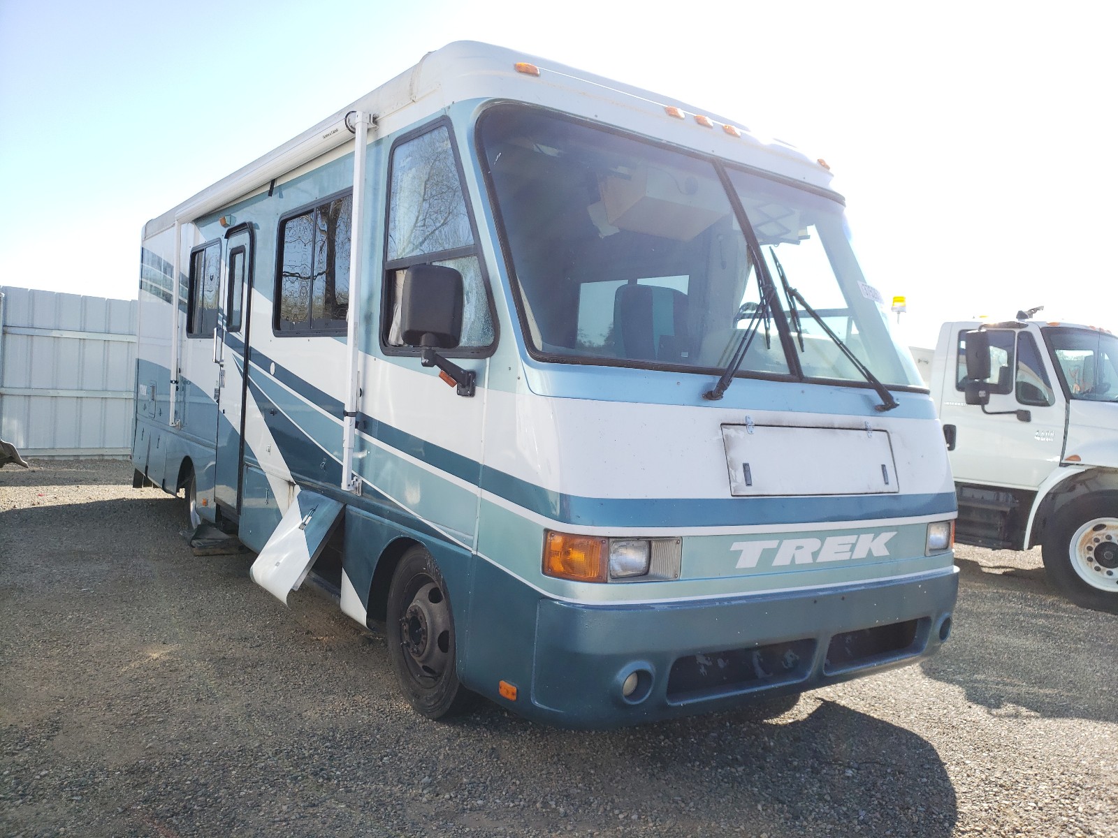 Zdjęcie 1 z aukcji – 2001 SAFA MOTORHOME z VIN 5B4LP37J0Y3318595