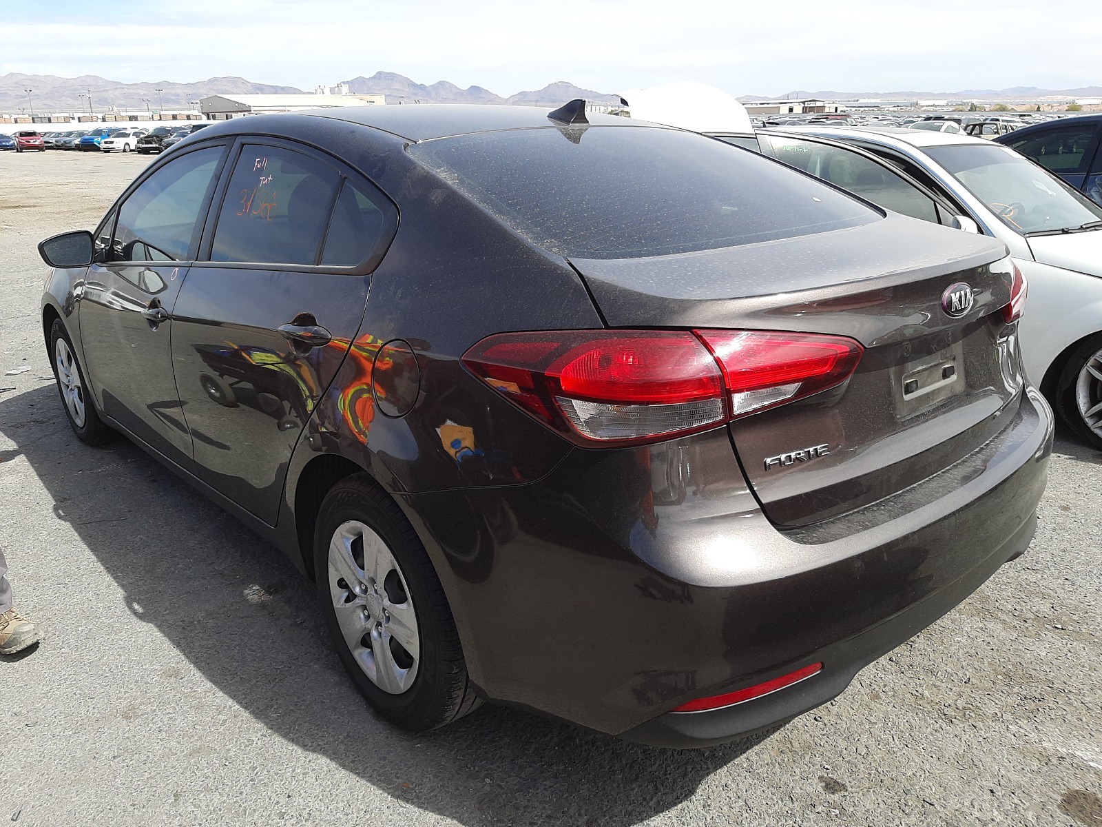 Photo 3 from auction – 2018 KIA FORTE LX with VIN 3KPFK4A72JE204377