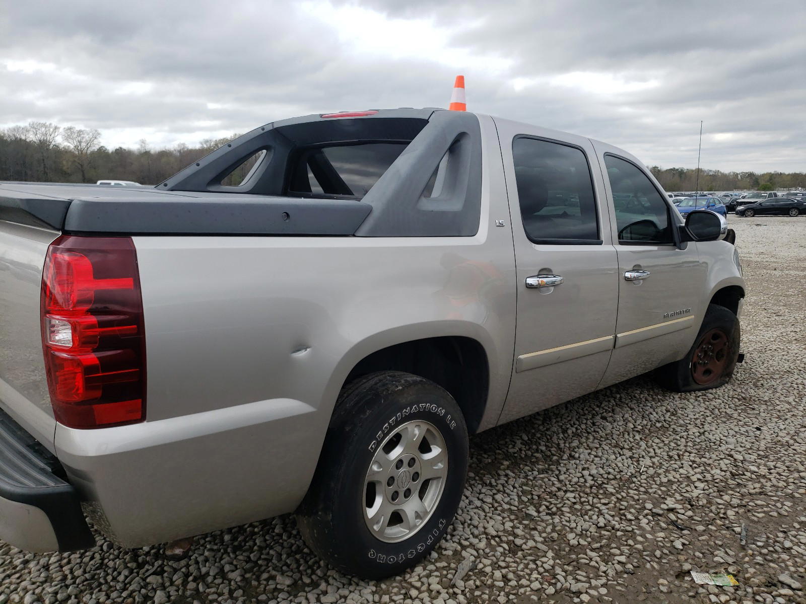 Photo 4 from auction – 2007 CHEVROLET AVALANCHE with VIN 3GNEC12J87G200260