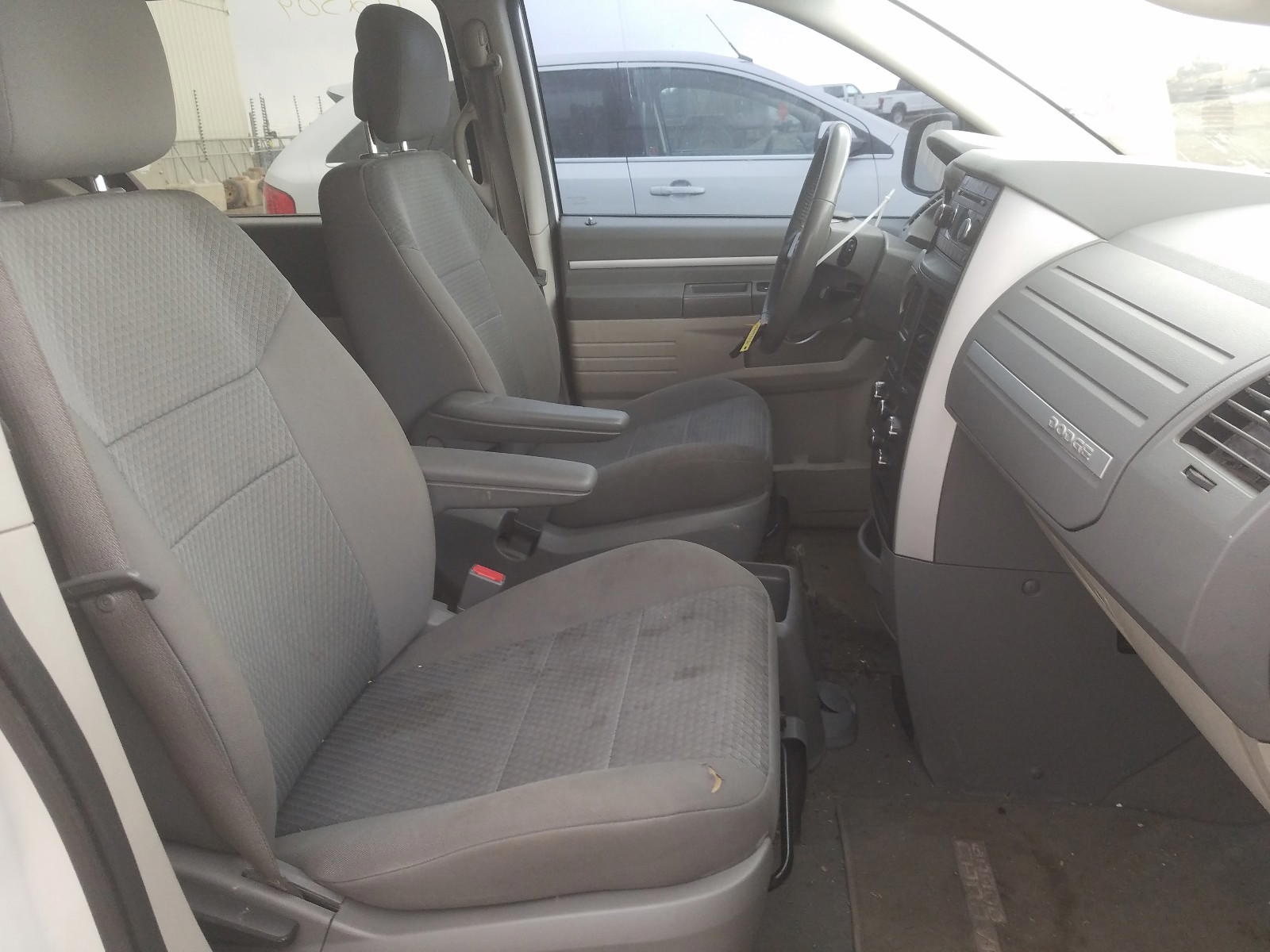 Photo 5 from auction – 2010 DODGE GRAND CARA with VIN 2D4RN4DE1AR465161