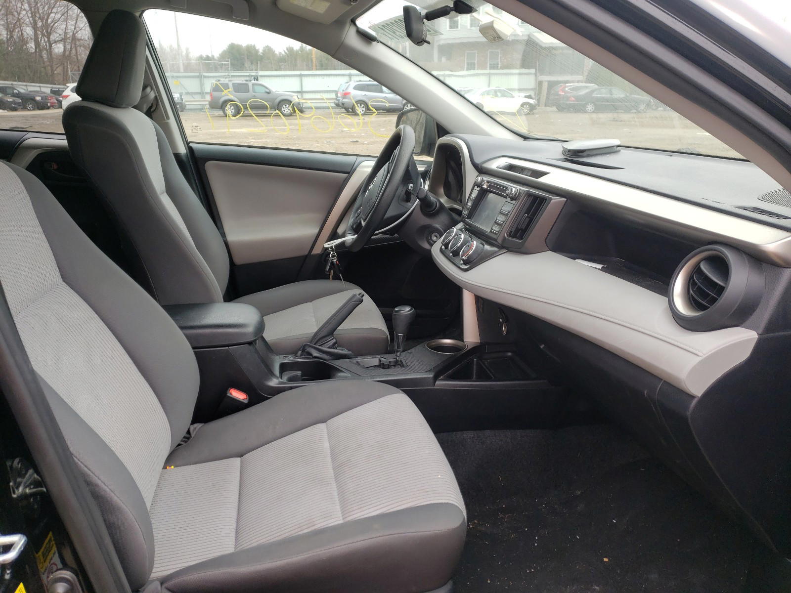 Photo 5 from auction – 2015 TOYOTA RAV4 LE with VIN 2T3BFREV2FW249243