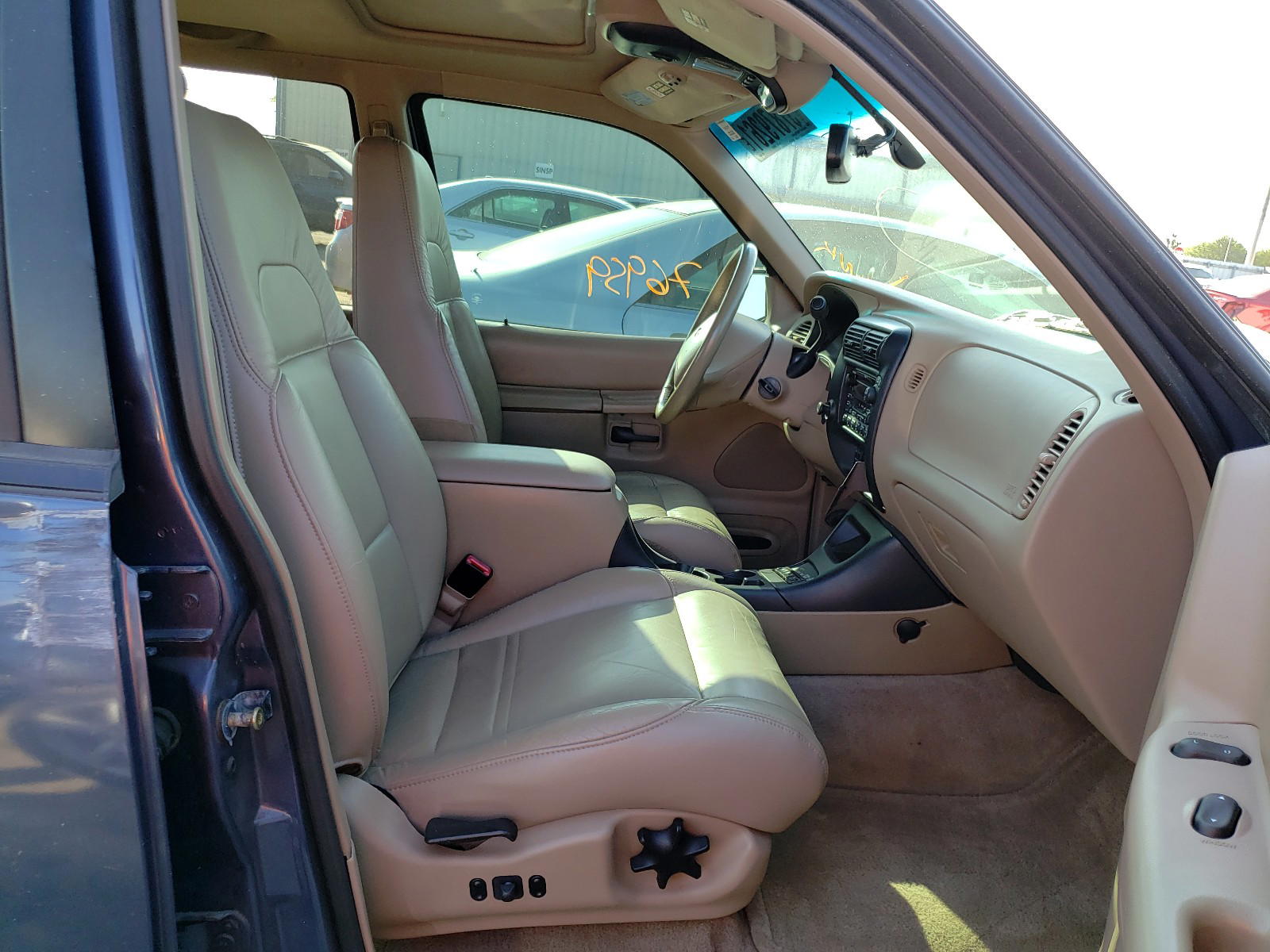 Photo 5 from auction – 2000 FORD EXPLORER E with VIN 1FMDU64P3YZA74919