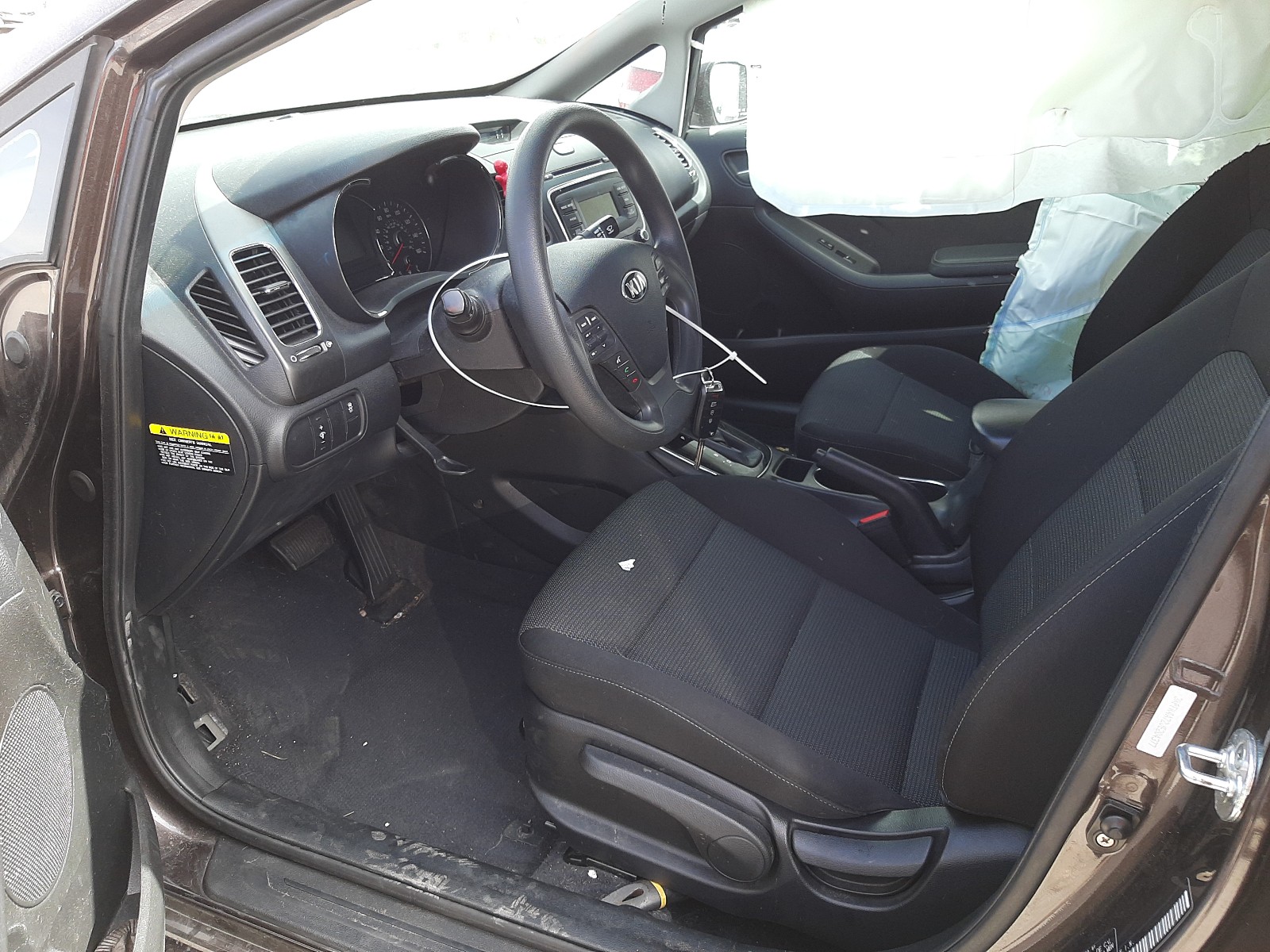 Photo 5 from auction – 2018 KIA FORTE LX with VIN 3KPFK4A72JE204377