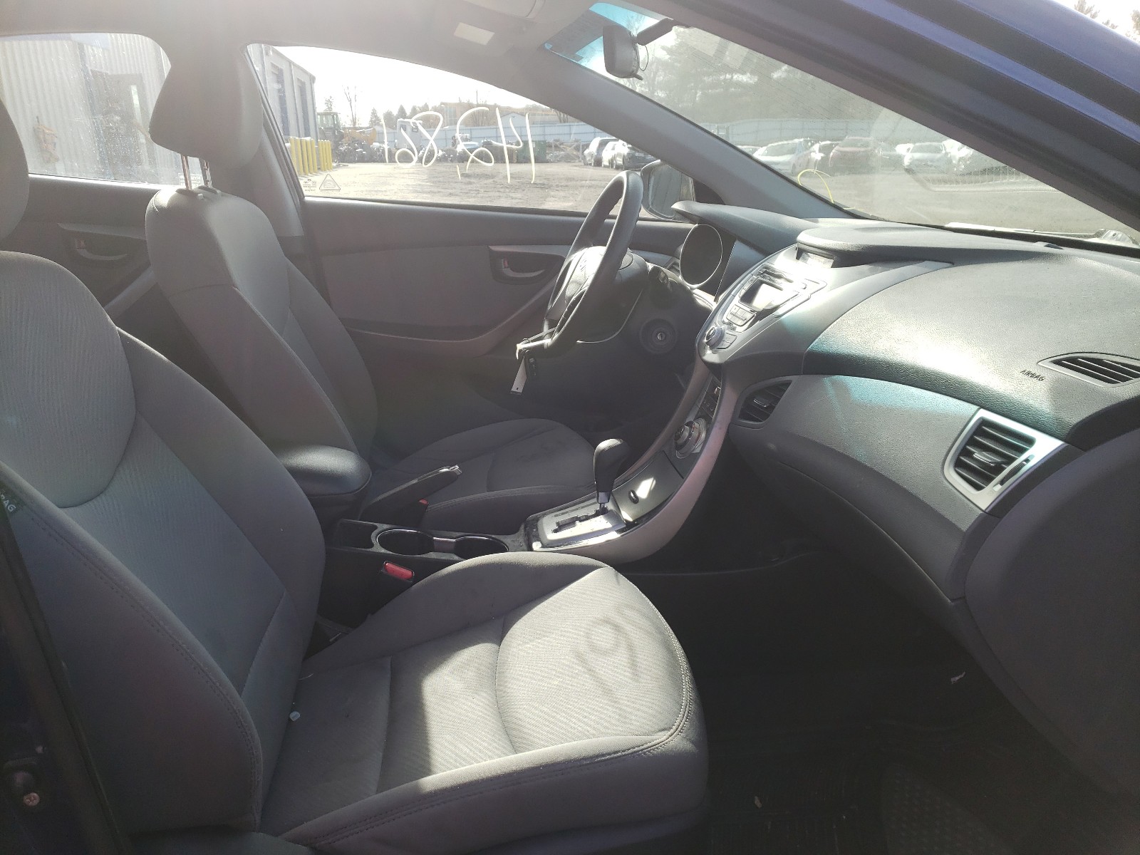 Photo 5 from auction – 2011 HYUNDAI ELANTRA GL with VIN 5NPDH4AE7BH058771