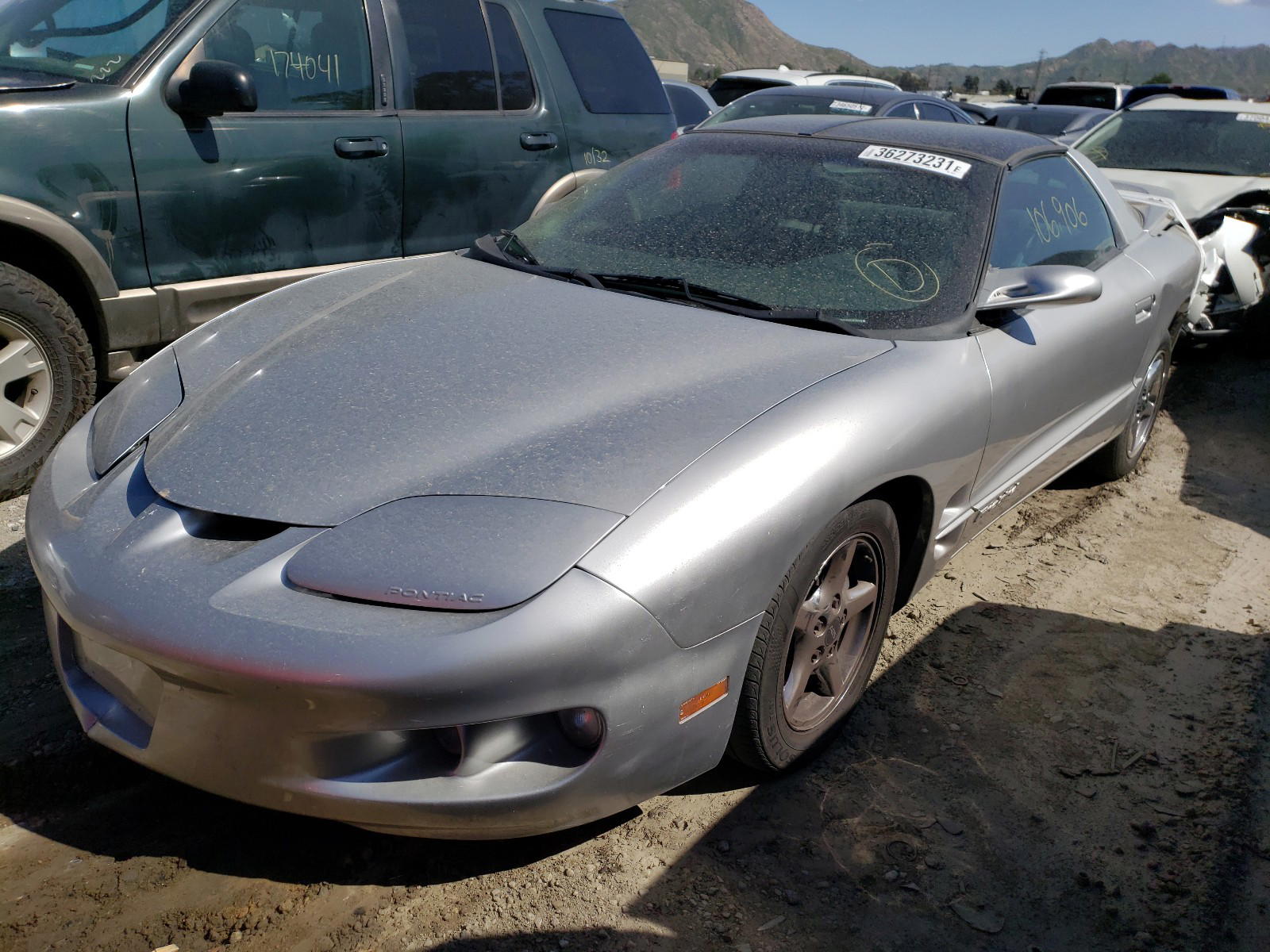 Photo 2 from auction – 1998 PONTIAC FIREBIRD with VIN 2G2FS22K0W2203111