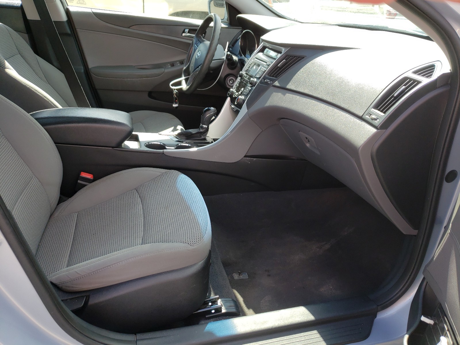 Photo 5 from auction – 2012 HYUNDAI SONATA GLS with VIN 5NPEB4AC6CH497224