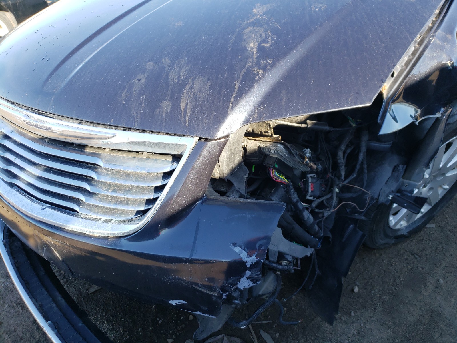 Photo 9 from auction – 2014 CHRYSLER TOWN & COU with VIN 2C4RC1BGXER191843