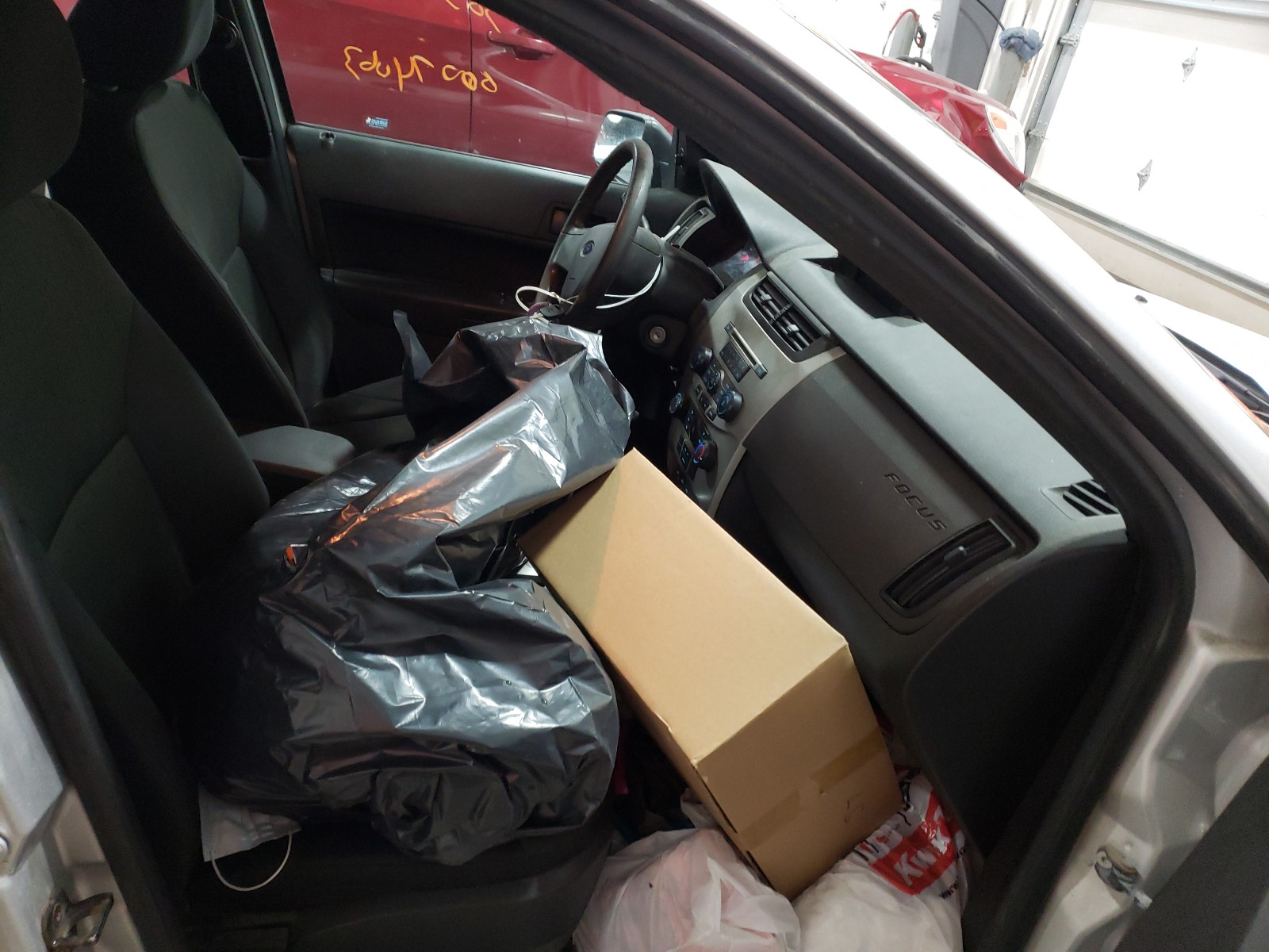Photo 5 from auction – 2010 FORD FOCUS SE with VIN 1FAHP3FN8AW184286