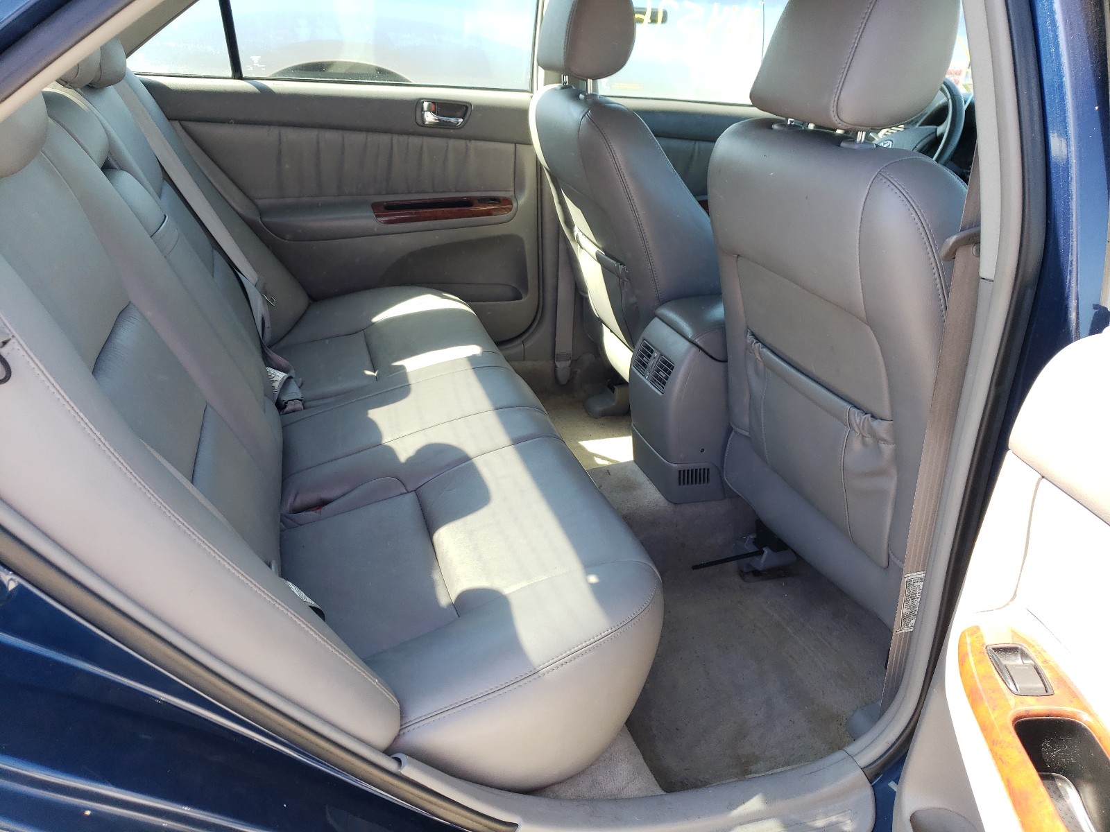 Photo 6 from auction – 2005 TOYOTA CAMRY LE with VIN 4T1BF30K95U098080