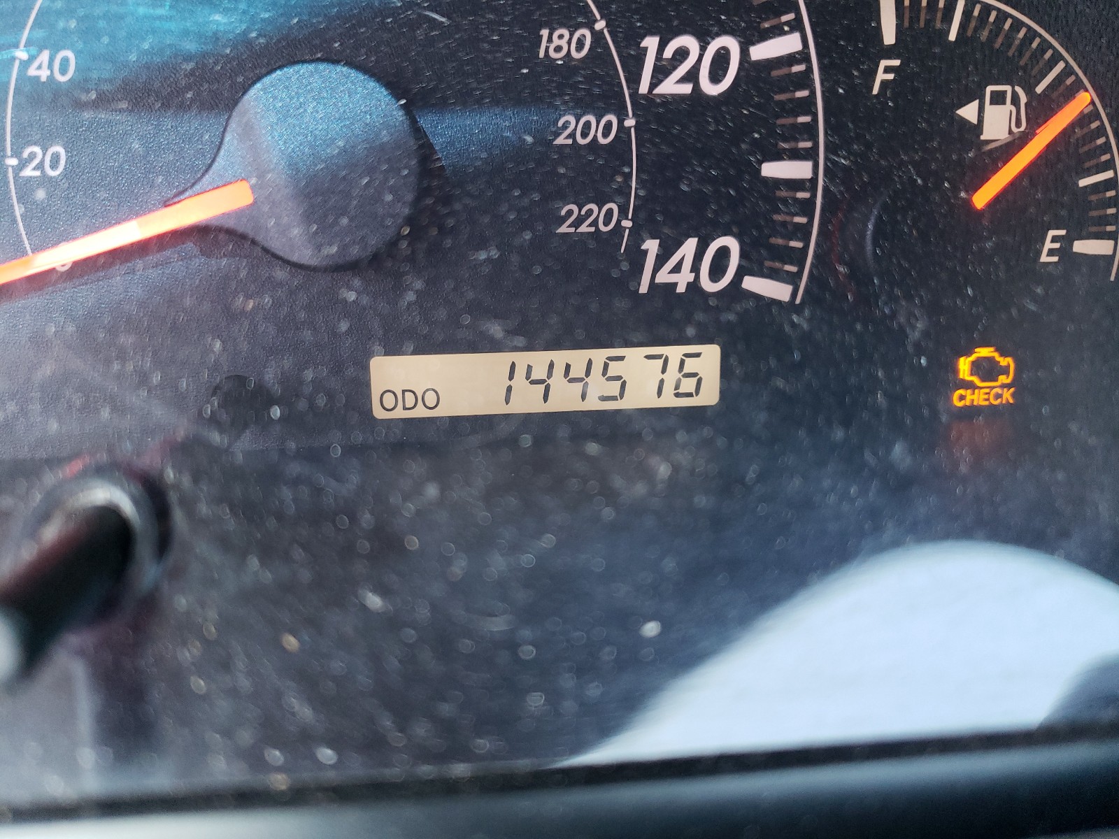 Photo 8 from auction – 2005 TOYOTA CAMRY LE with VIN 4T1BF30K95U098080