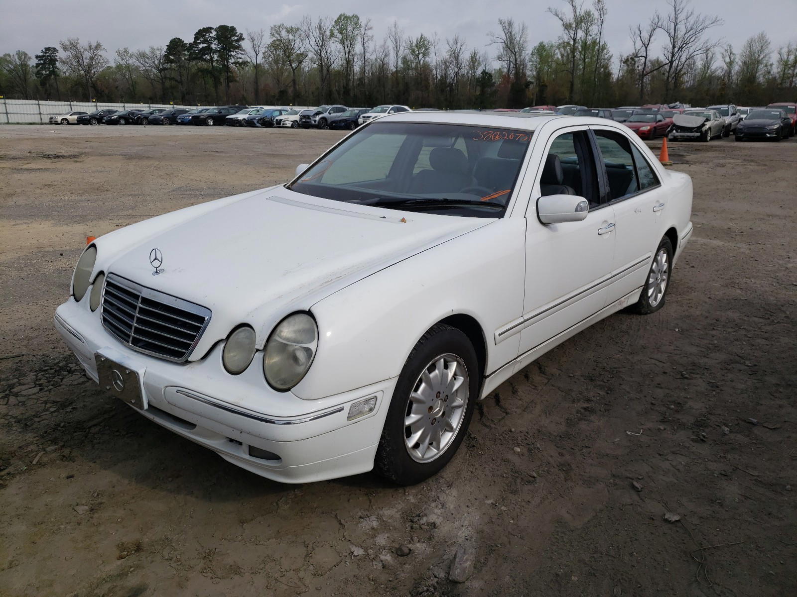 Photo 2 from auction – 2000 MERCEDES-BENZ E-CLASS with VIN WDBJF65J3YA997040