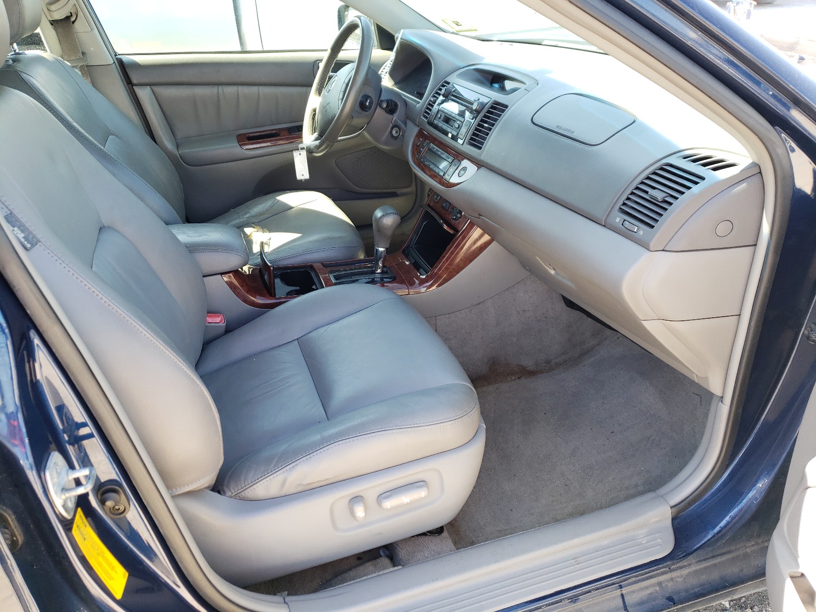 Photo 5 from auction – 2005 TOYOTA CAMRY LE with VIN 4T1BF30K95U098080