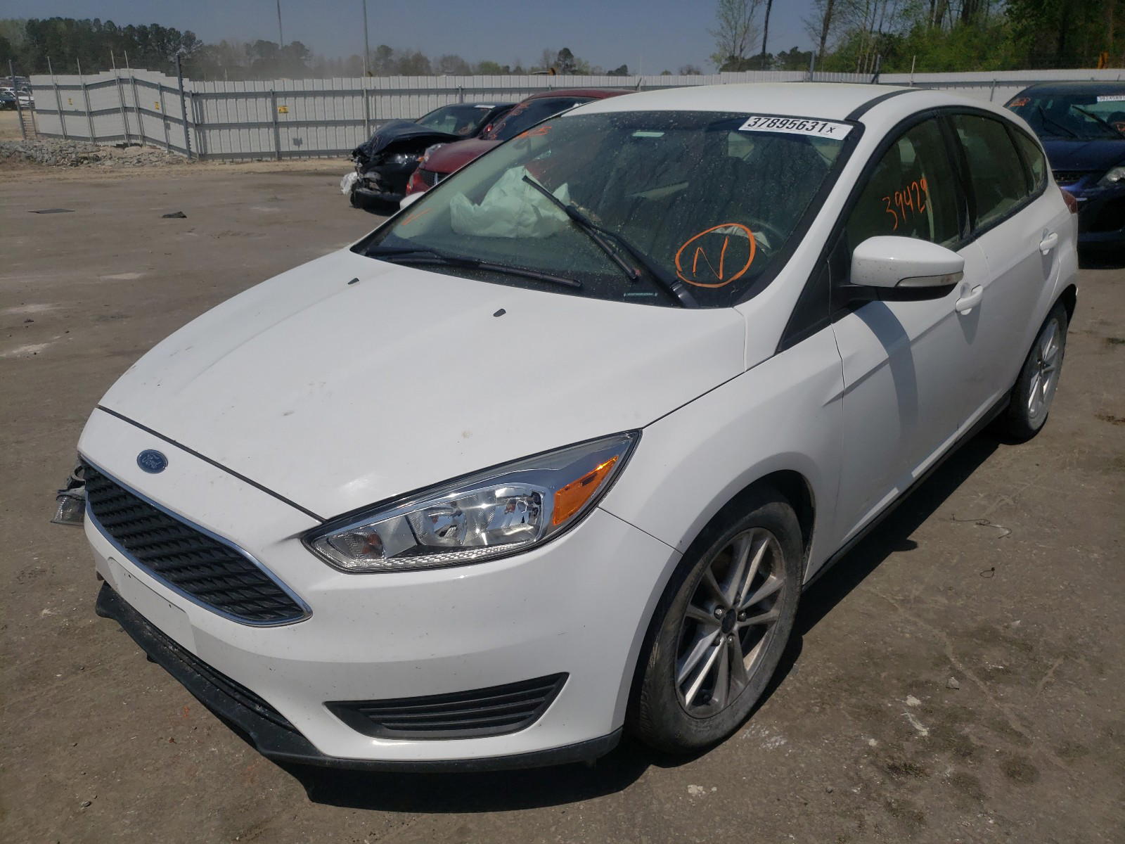 Photo 2 from auction – 2015 FORD FOCUS SE with VIN 1FADP3K20FL228364