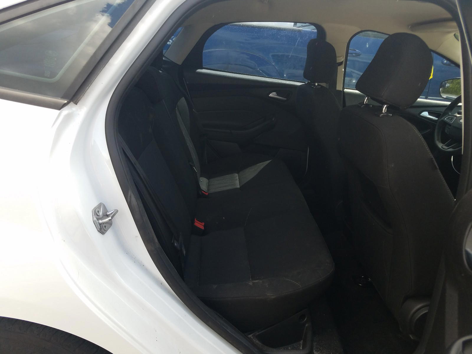 Photo 6 from auction – 2017 FORD FOCUS SE with VIN 1FADP3FE8HL263712