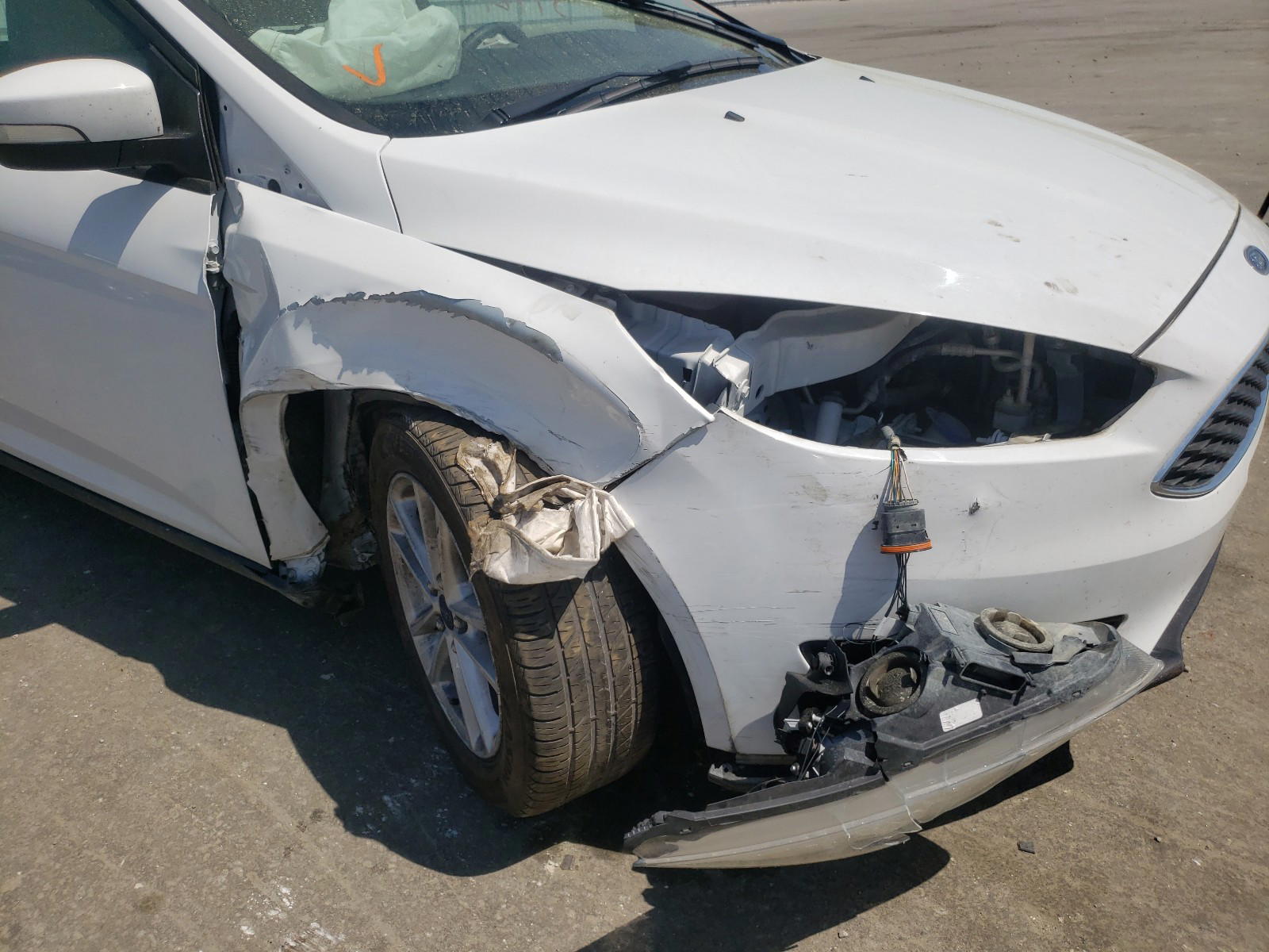 Photo 9 from auction – 2015 FORD FOCUS SE with VIN 1FADP3K20FL228364