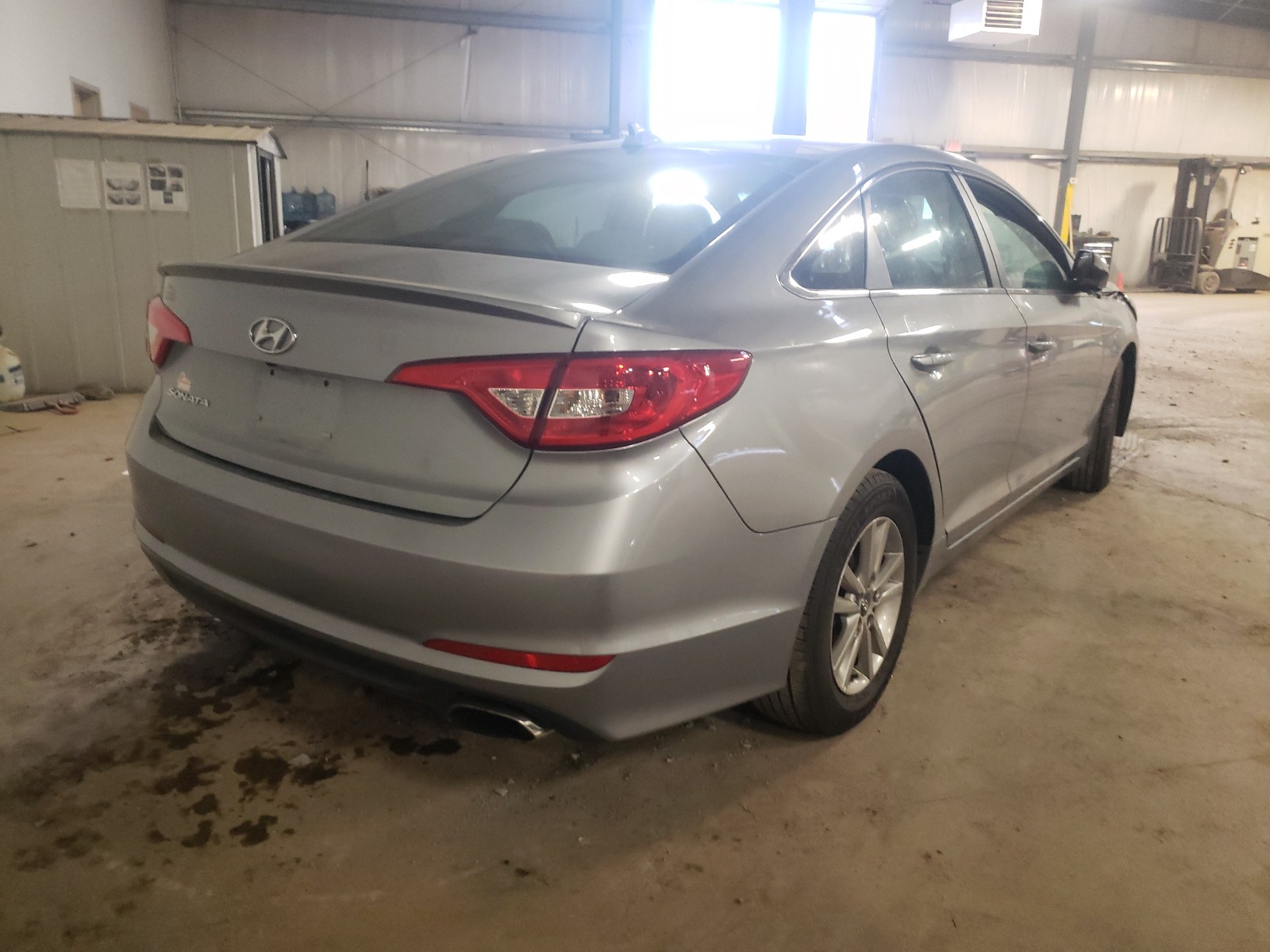 Photo 4 from auction – 2016 HYUNDAI SONATA SE with VIN 5NPE24AF3GH297255