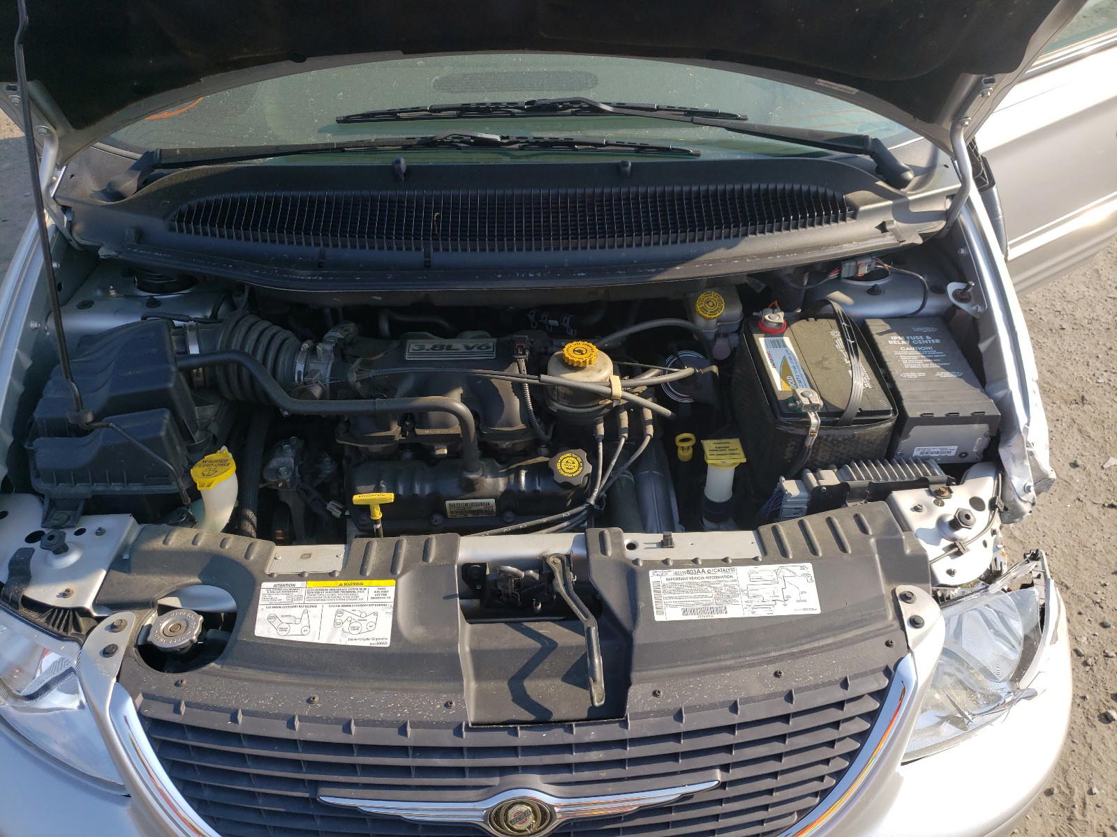 Photo 7 from auction – 2002 CHRYSLER TOWN & COU with VIN 2C8GP64L02R675422