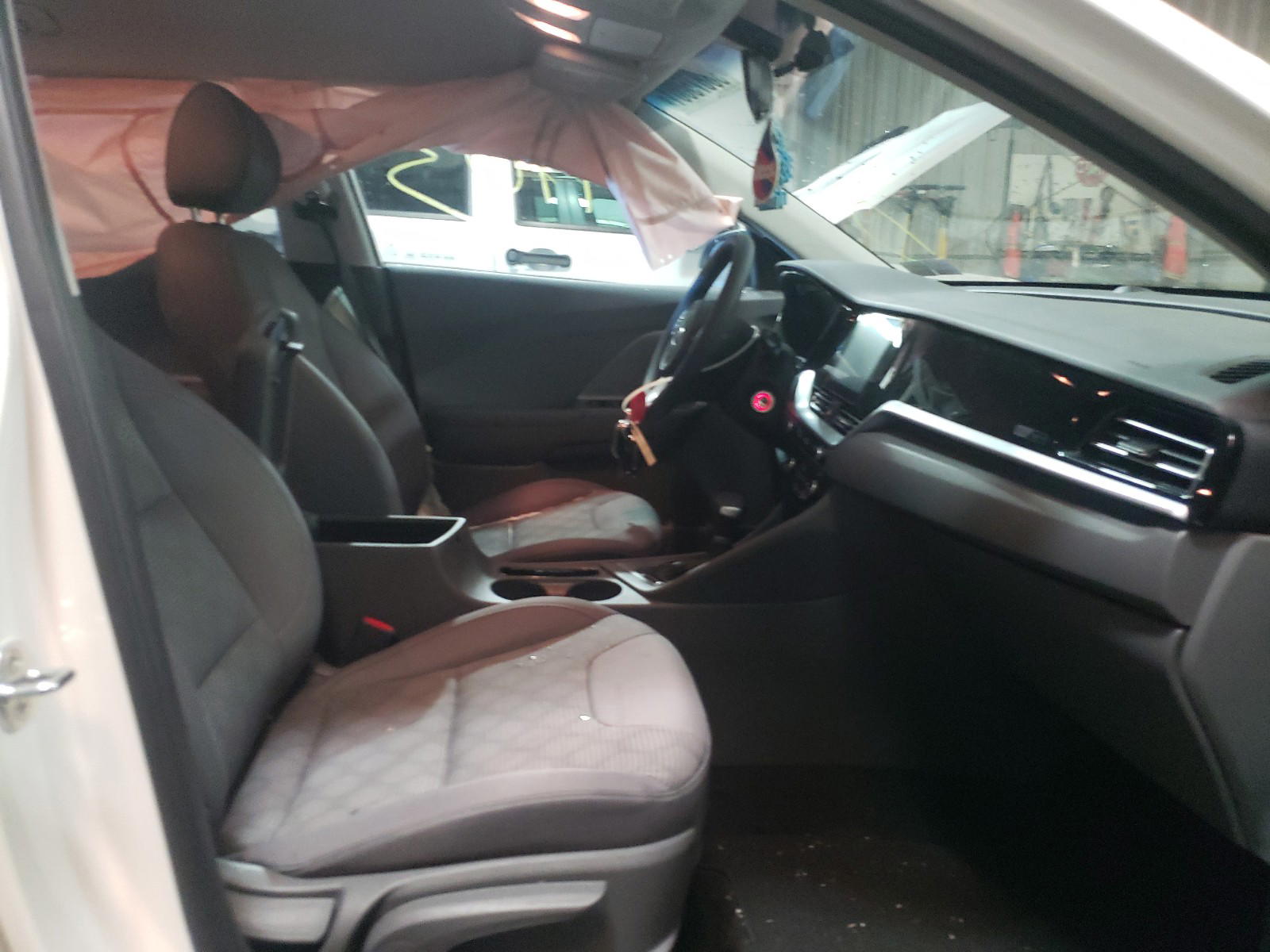 Photo 5 from auction – 2020 KIA NIRO LX with VIN KNDCB3LC2L5420719