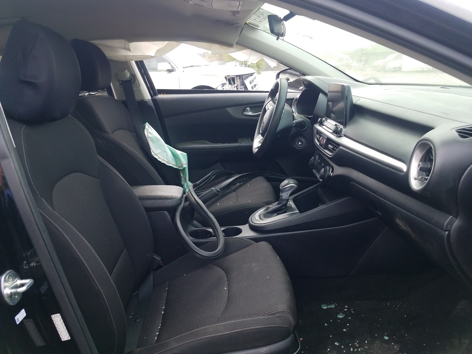 Photo 5 from auction – 2019 KIA FORTE FE with VIN 3KPF24ADXKE085758