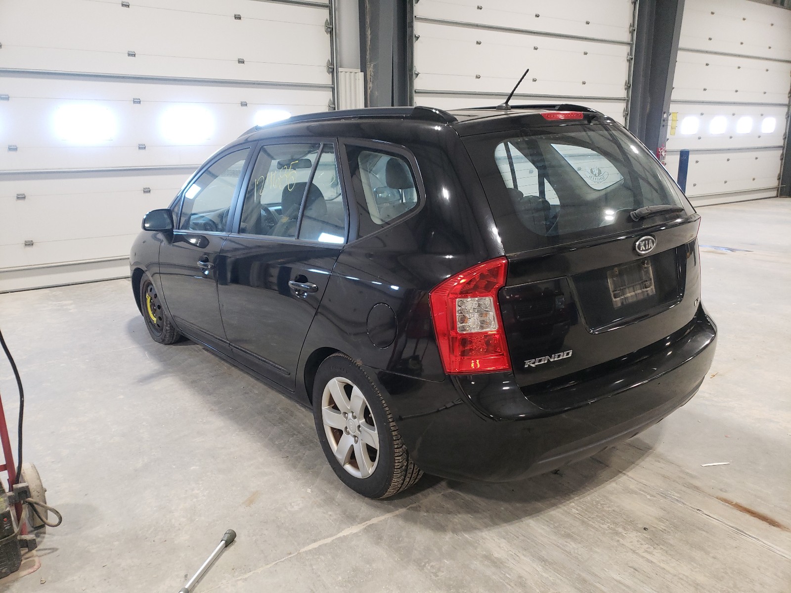 Photo 3 from auction – 2007 KIA RONDO with VIN KNAFG525477069896