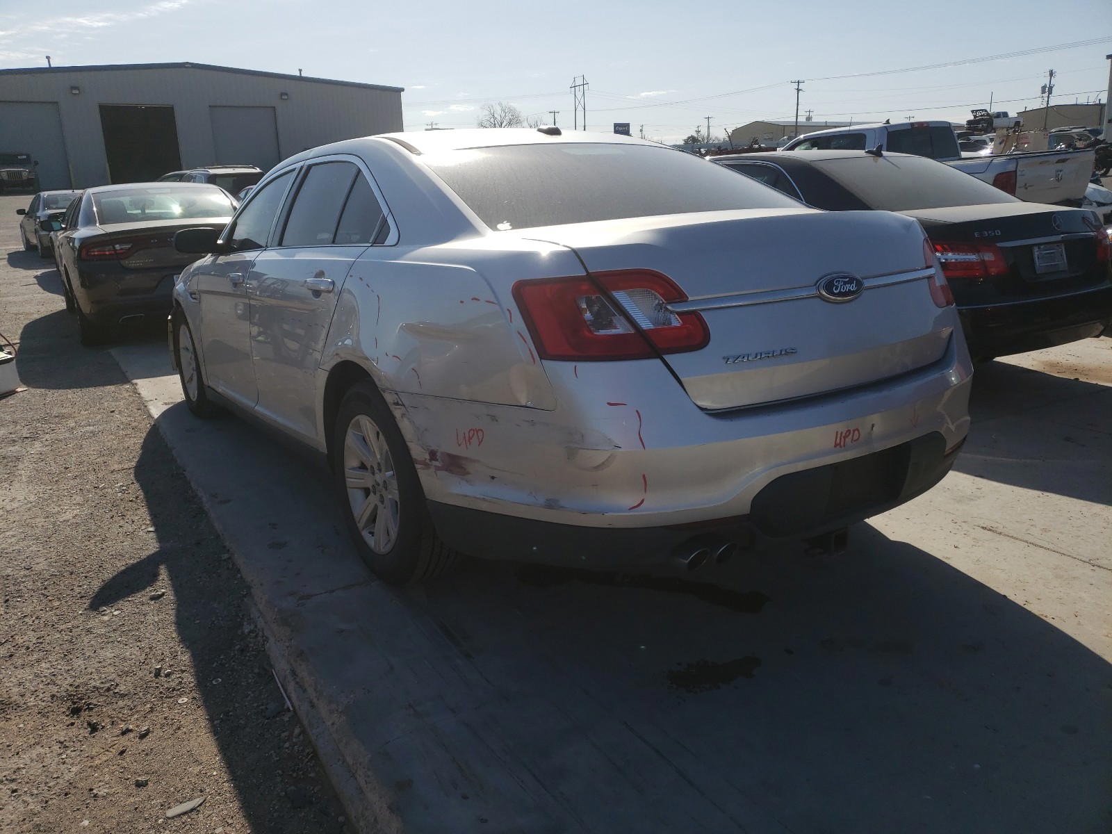 Photo 3 from auction – 2011 FORD TAURUS SE with VIN 1FAHP2DW3BG109738