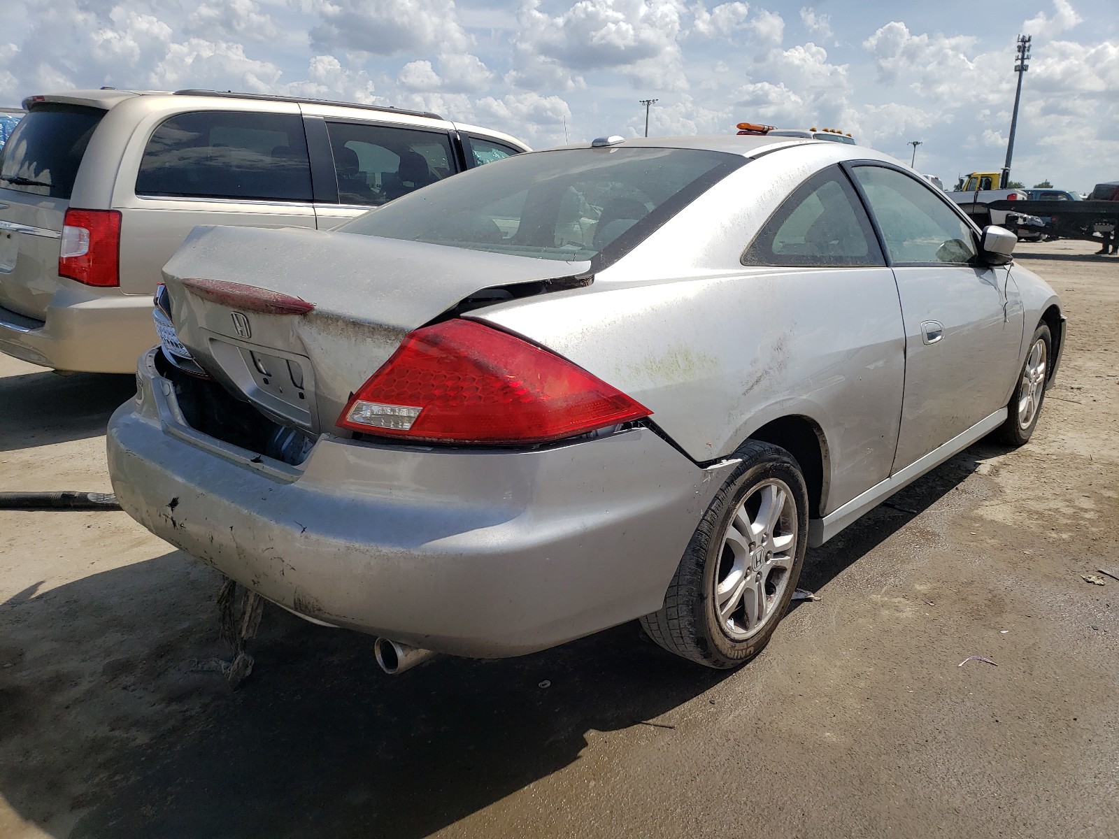 Photo 4 from auction – 2007 HONDA ACCORD EX with VIN 1HGCM726X7A019544
