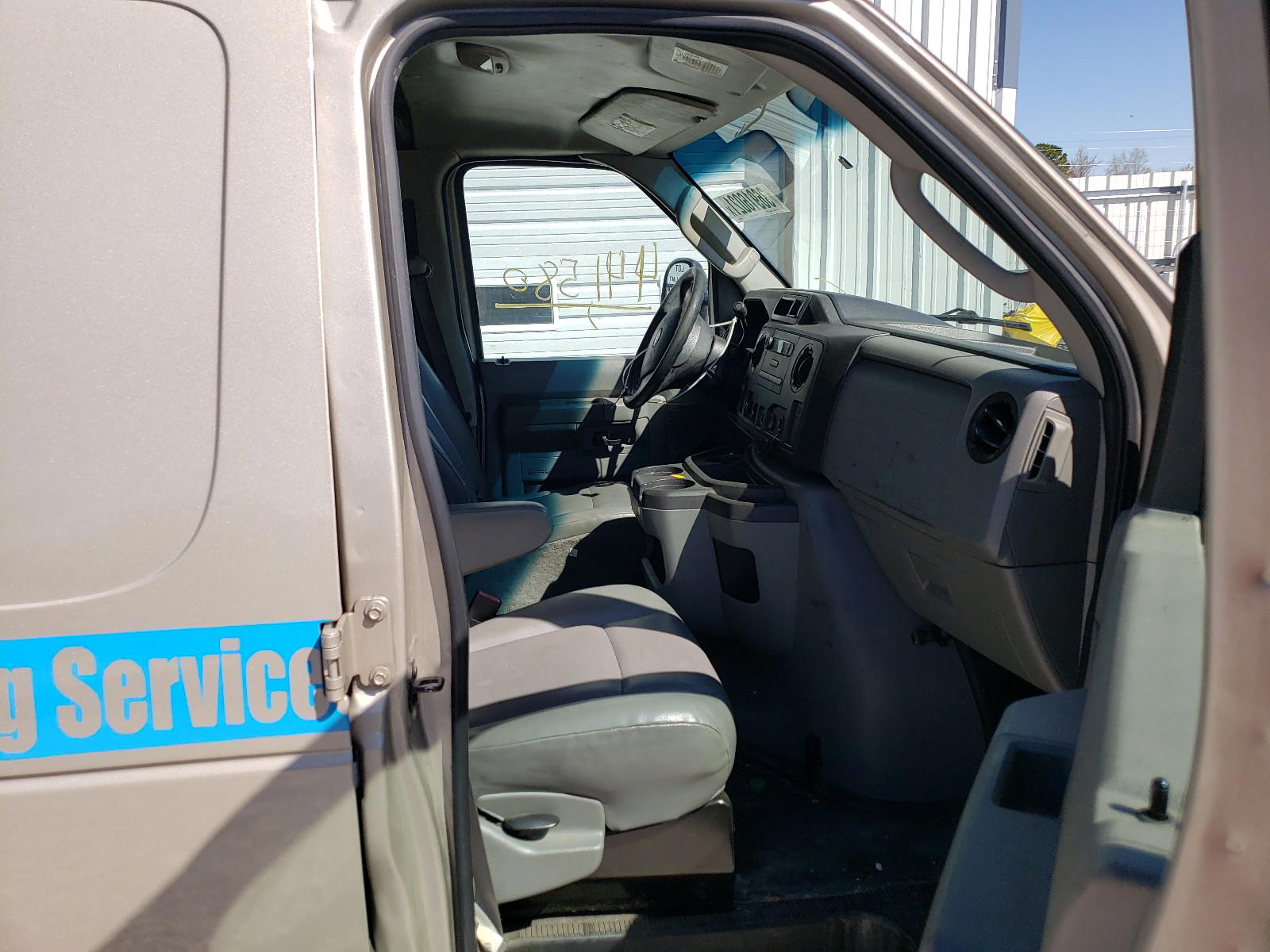 Photo 5 from auction – 2011 FORD ECONOLINE with VIN 1FTNE1EW5BDA58949