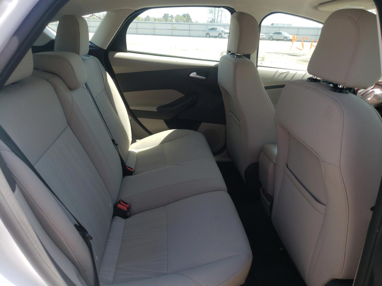 Photo 6 from auction – 2015 FORD FOCUS SE with VIN 1FADP3K20FL228364