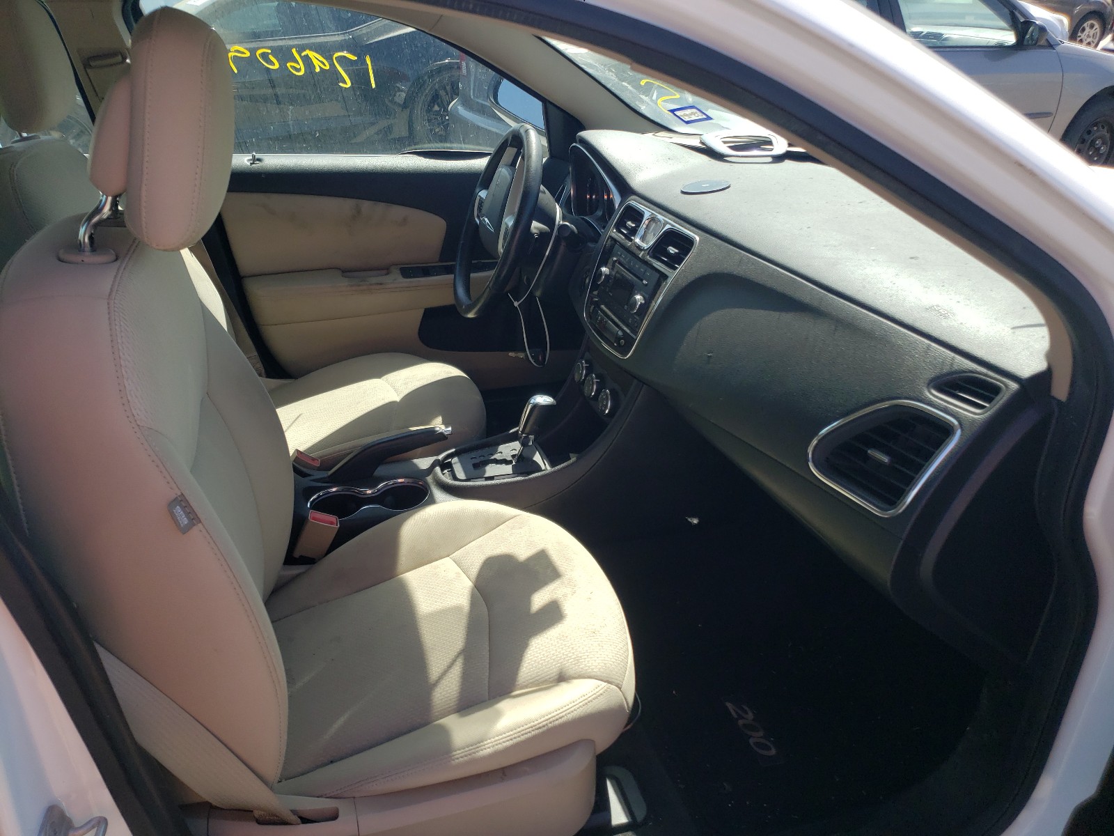 Photo 5 from auction – 2014 CHRYSLER 200 TOURIN with VIN 1C3CCBBB8EN107875
