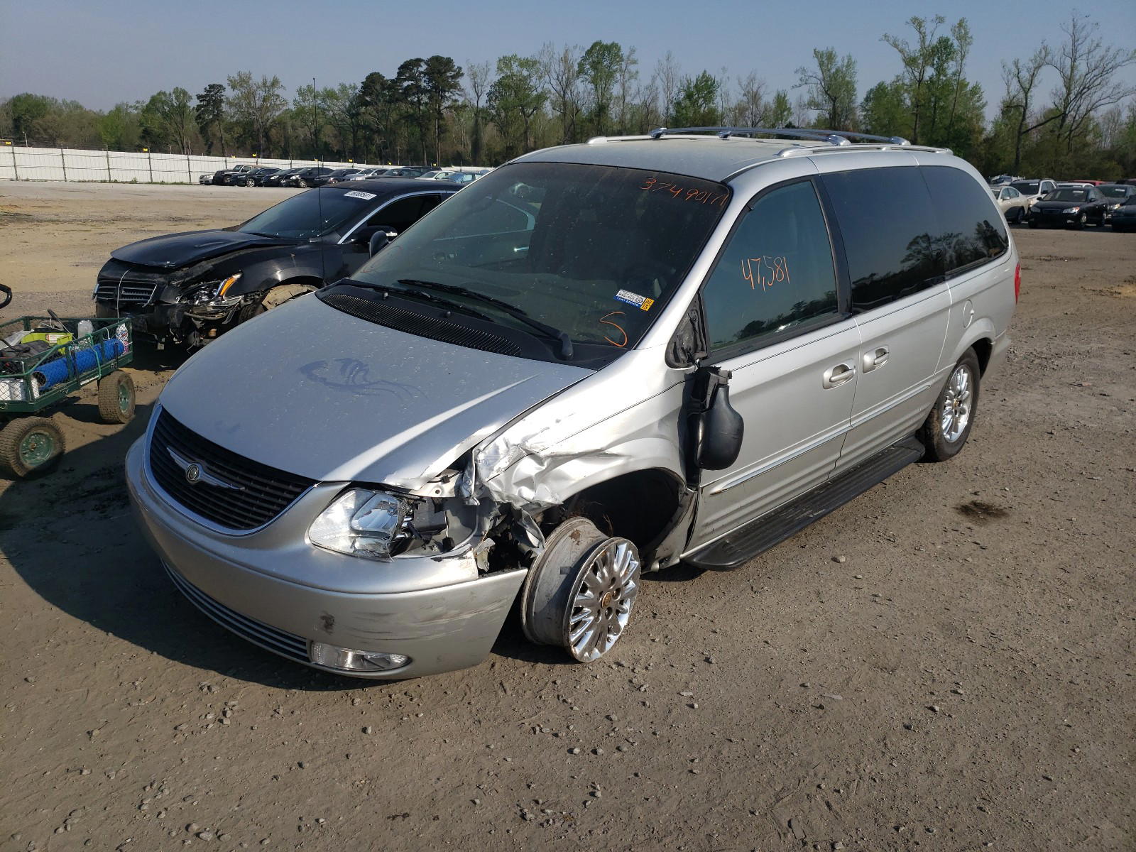 Photo 9 from auction – 2002 CHRYSLER TOWN & COU with VIN 2C8GP64L02R675422