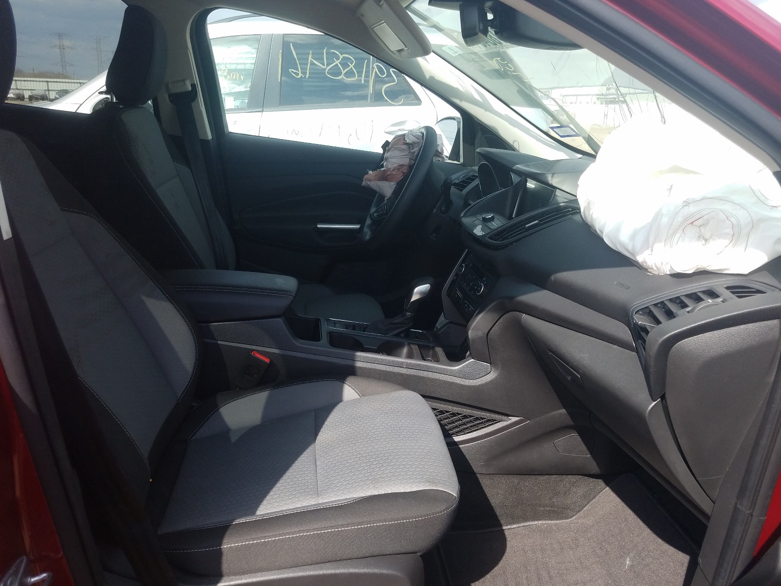 Photo 5 from auction – 2019 FORD ESCAPE SE with VIN 1FMCU0GD0KUC21602