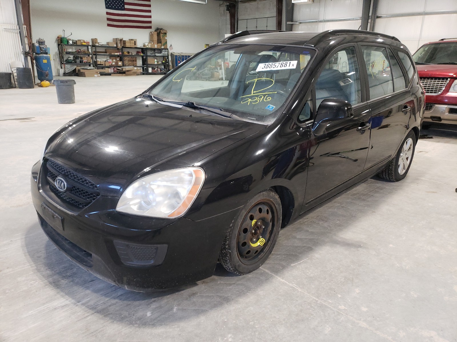 Photo 9 from auction – 2007 KIA RONDO with VIN KNAFG525477069896