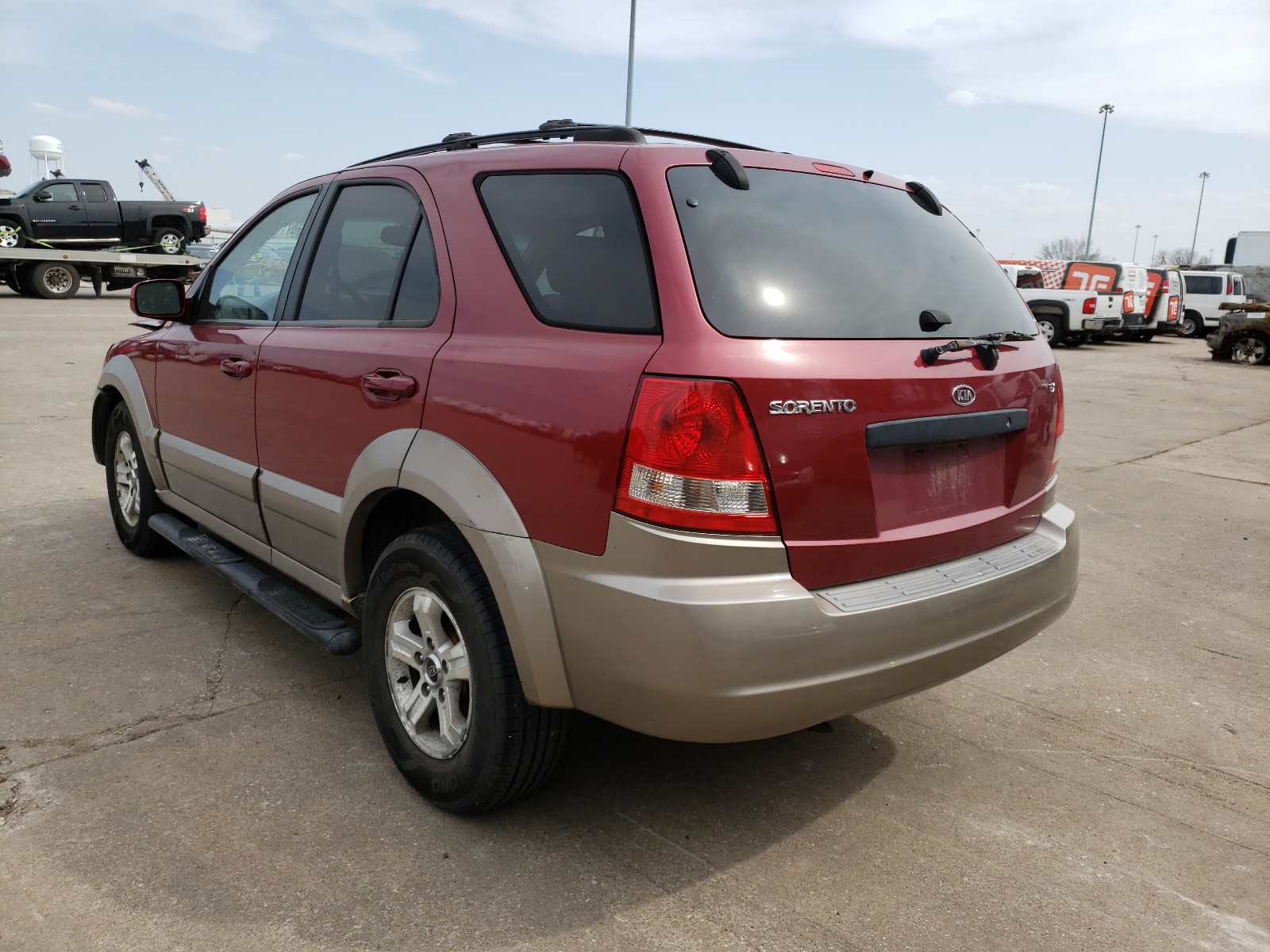 Photo 3 from auction – 2004 KIA SORENTO EX with VIN KNDJC733345187723
