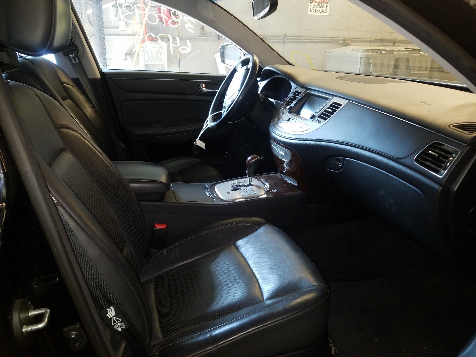 Photo 5 from auction – 2010 HYUNDAI GENESIS 3. with VIN KMHGC4DE2AU085741