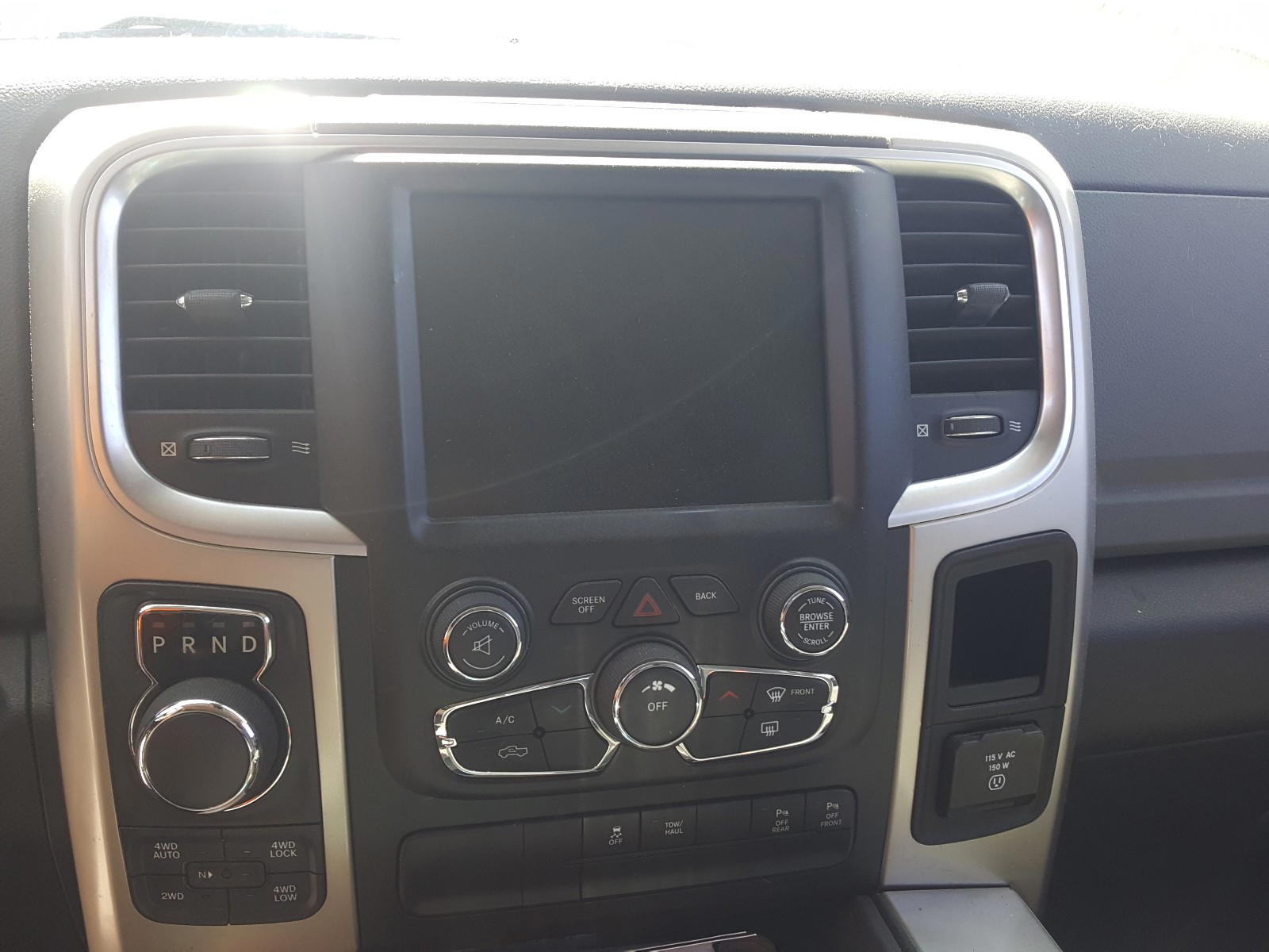 Photo 9 from auction – 2016 RAM 1500 SLT with VIN 3C6RR7LT5GG163901