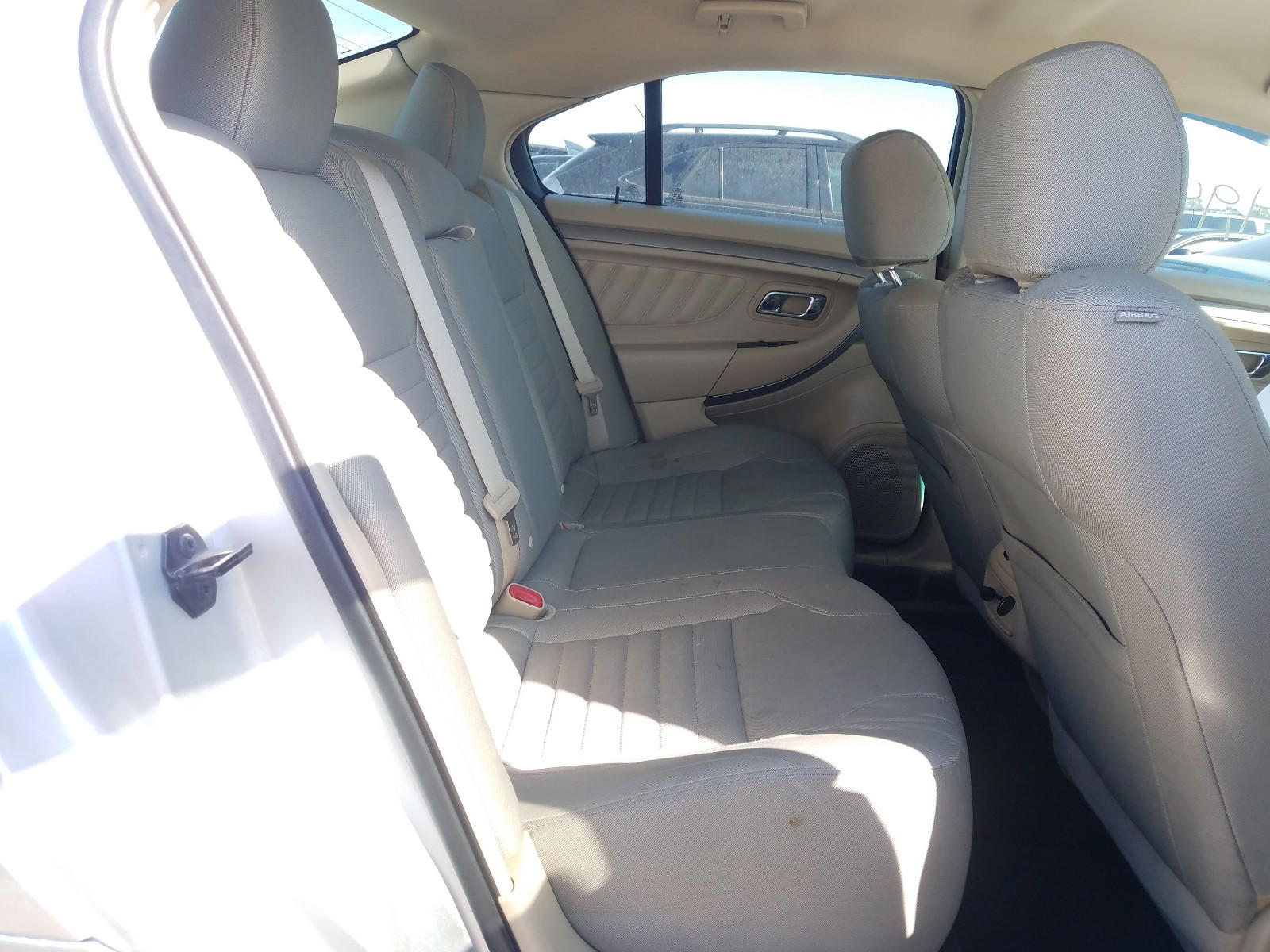 Photo 6 from auction – 2015 FORD TAURUS SE with VIN 1FAHP2D81FG155334