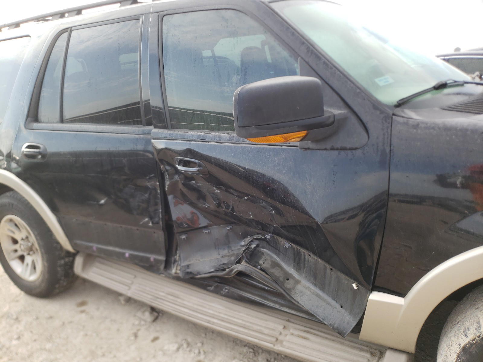 Photo 9 from auction – 2005 FORD EXPEDITION with VIN 1FMPU17545LA30498