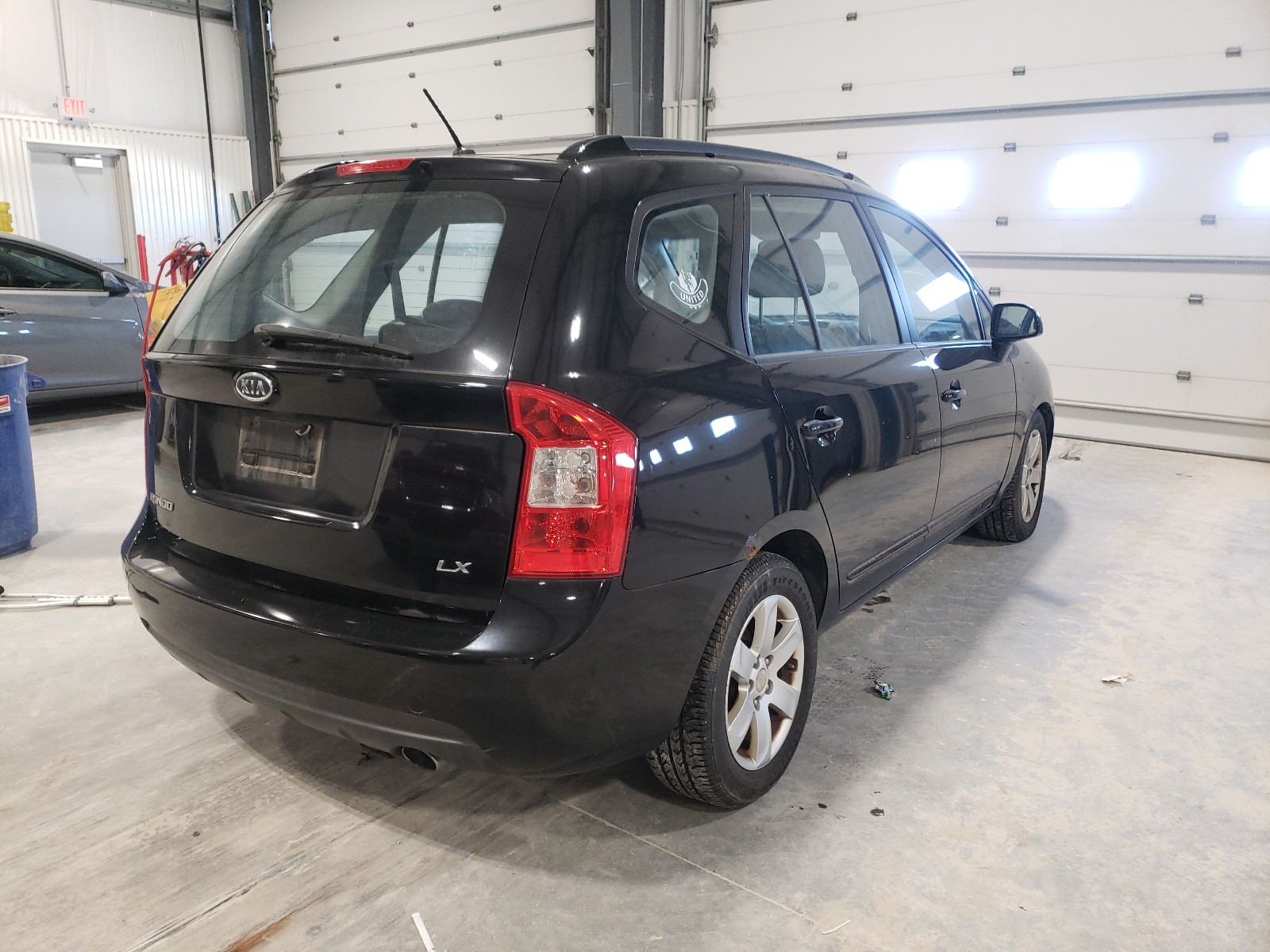 Photo 4 from auction – 2007 KIA RONDO with VIN KNAFG525477069896